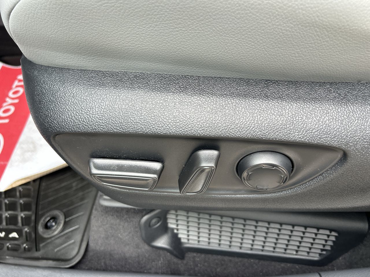 Toyota Sienna Hybrid  2024 à Bolton, Ontario