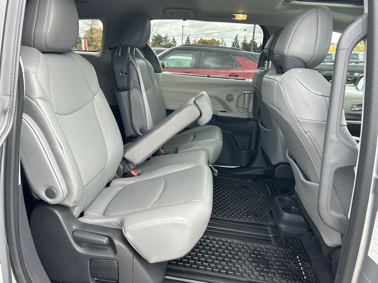 Toyota Sienna Hybrid  2024 à Bolton, Ontario