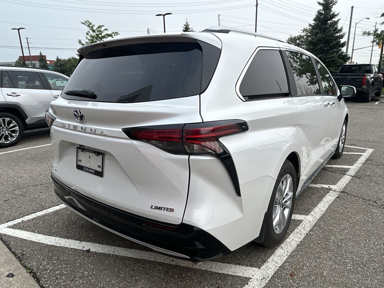 2025 Toyota Sienna Hybrid in Bolton, Ontario