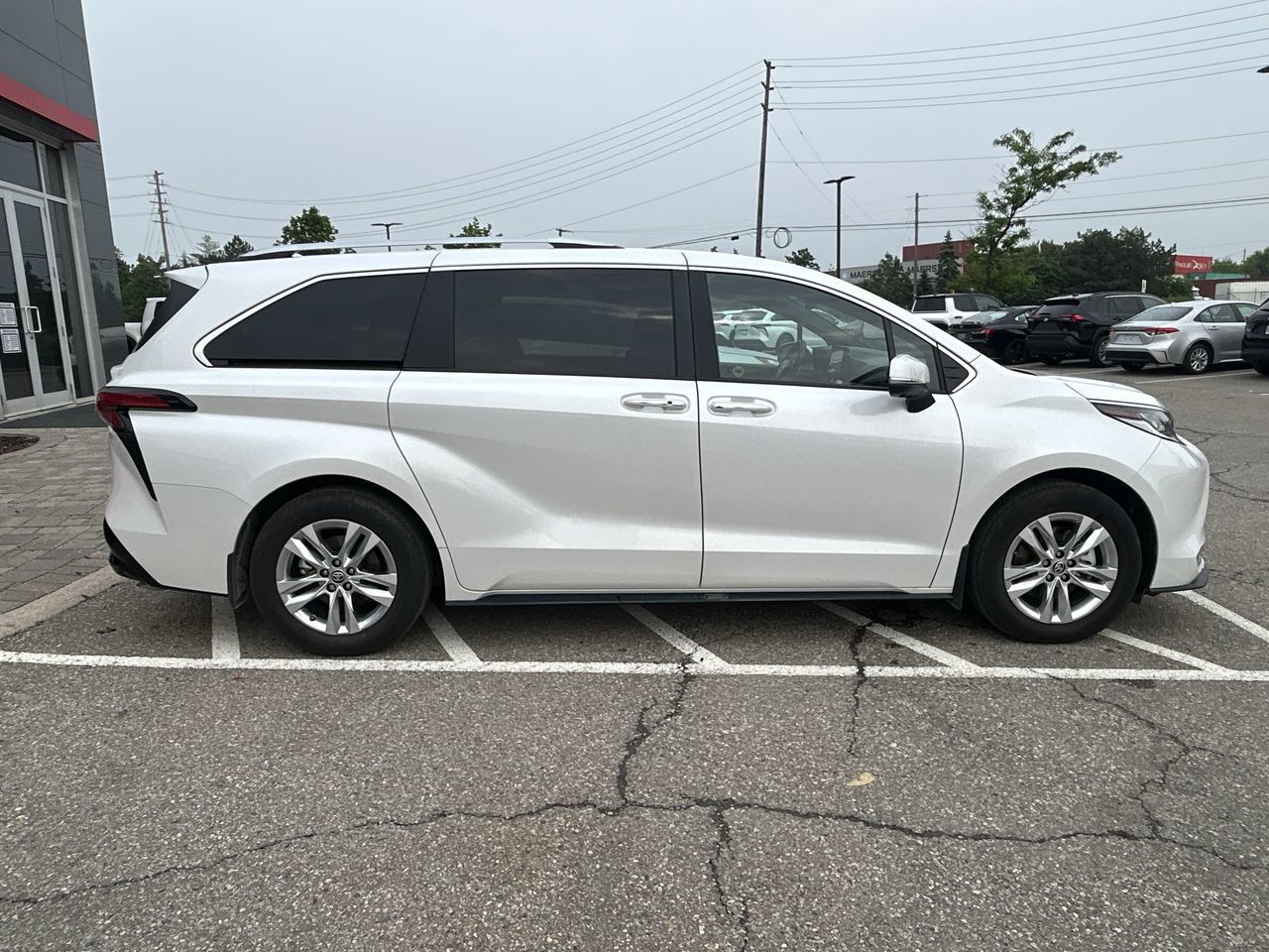 2025 Toyota Sienna Hybrid in Bolton, Ontario