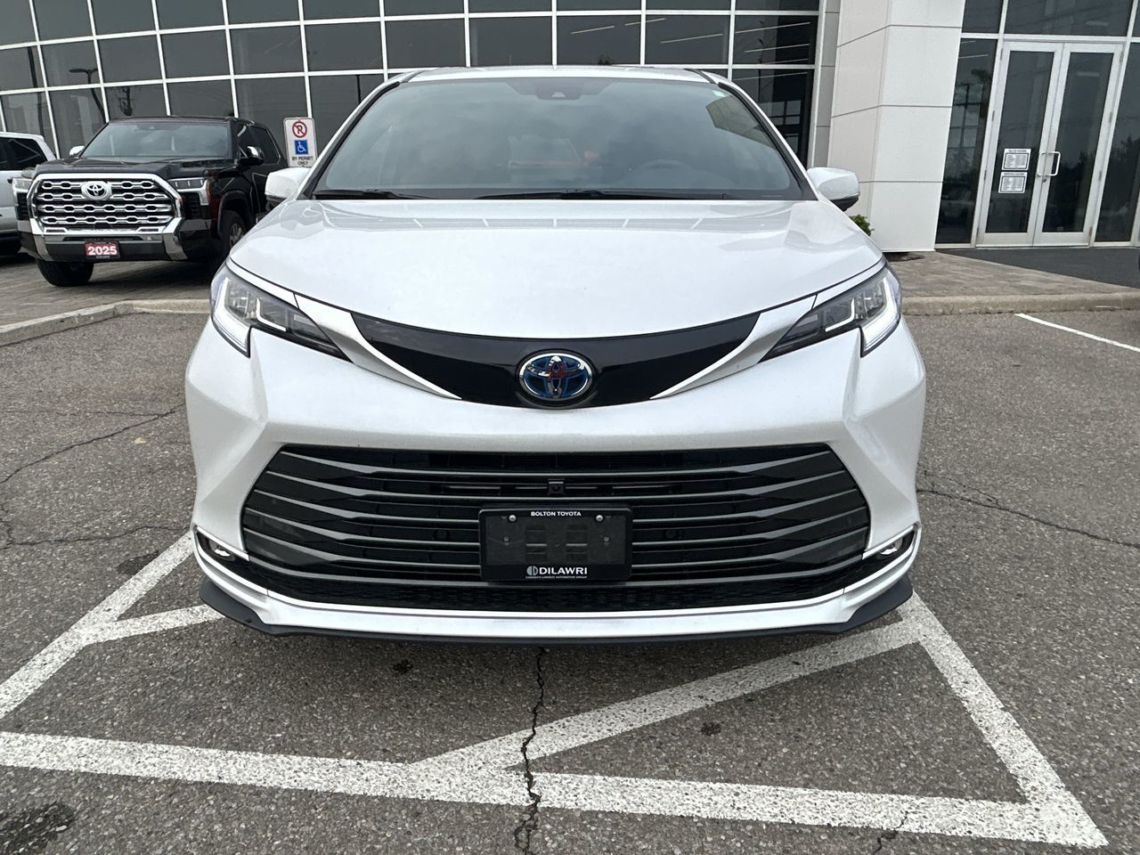 2025 Toyota Sienna Hybrid in Bolton, Ontario