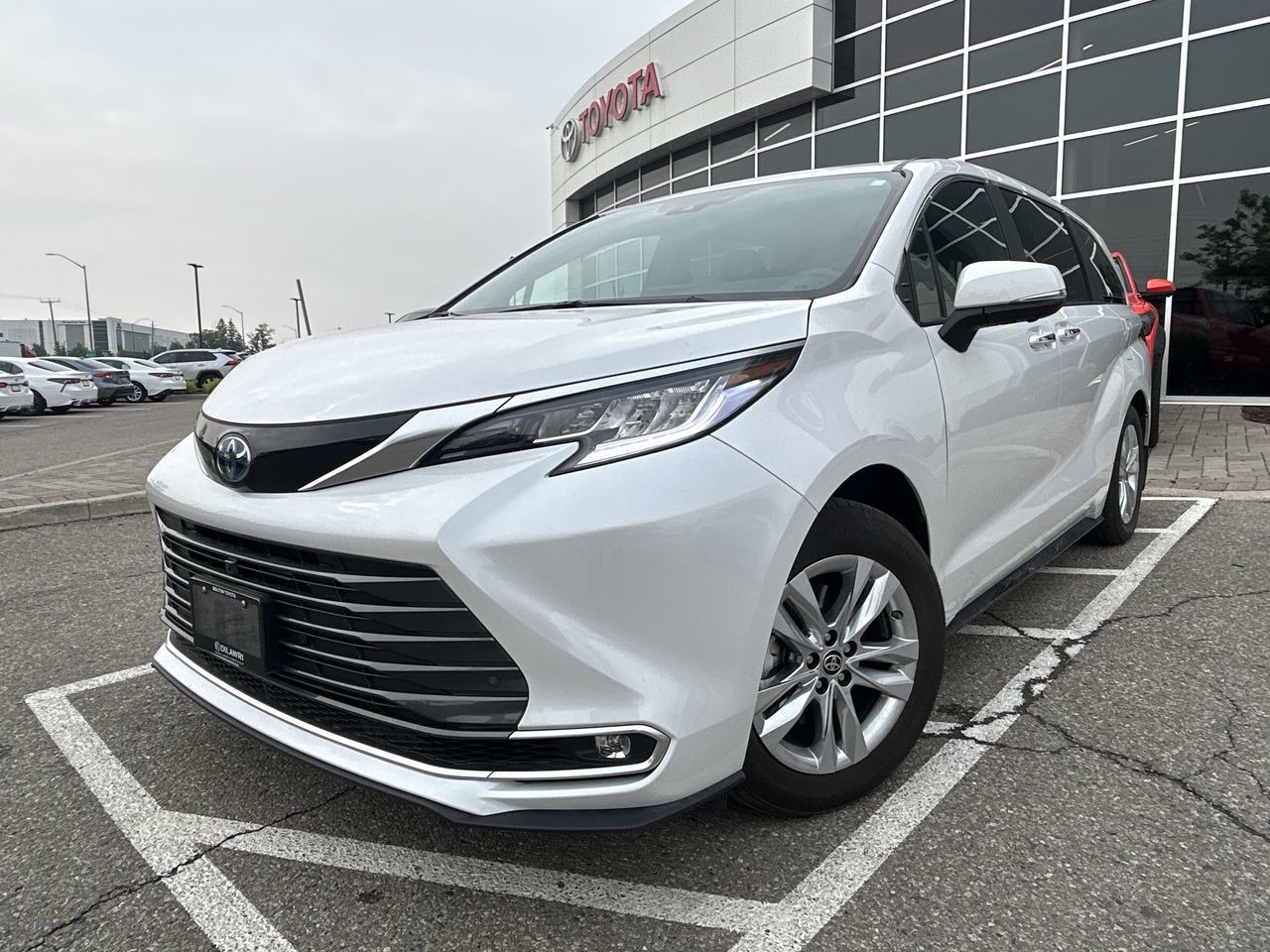 2025 Toyota Sienna Hybrid in Bolton, Ontario