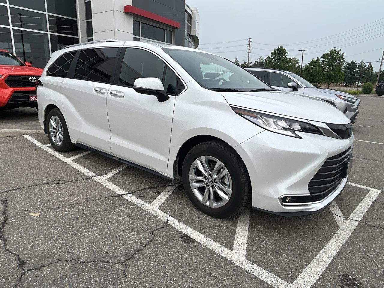2025 Toyota Sienna Hybrid in Bolton, Ontario