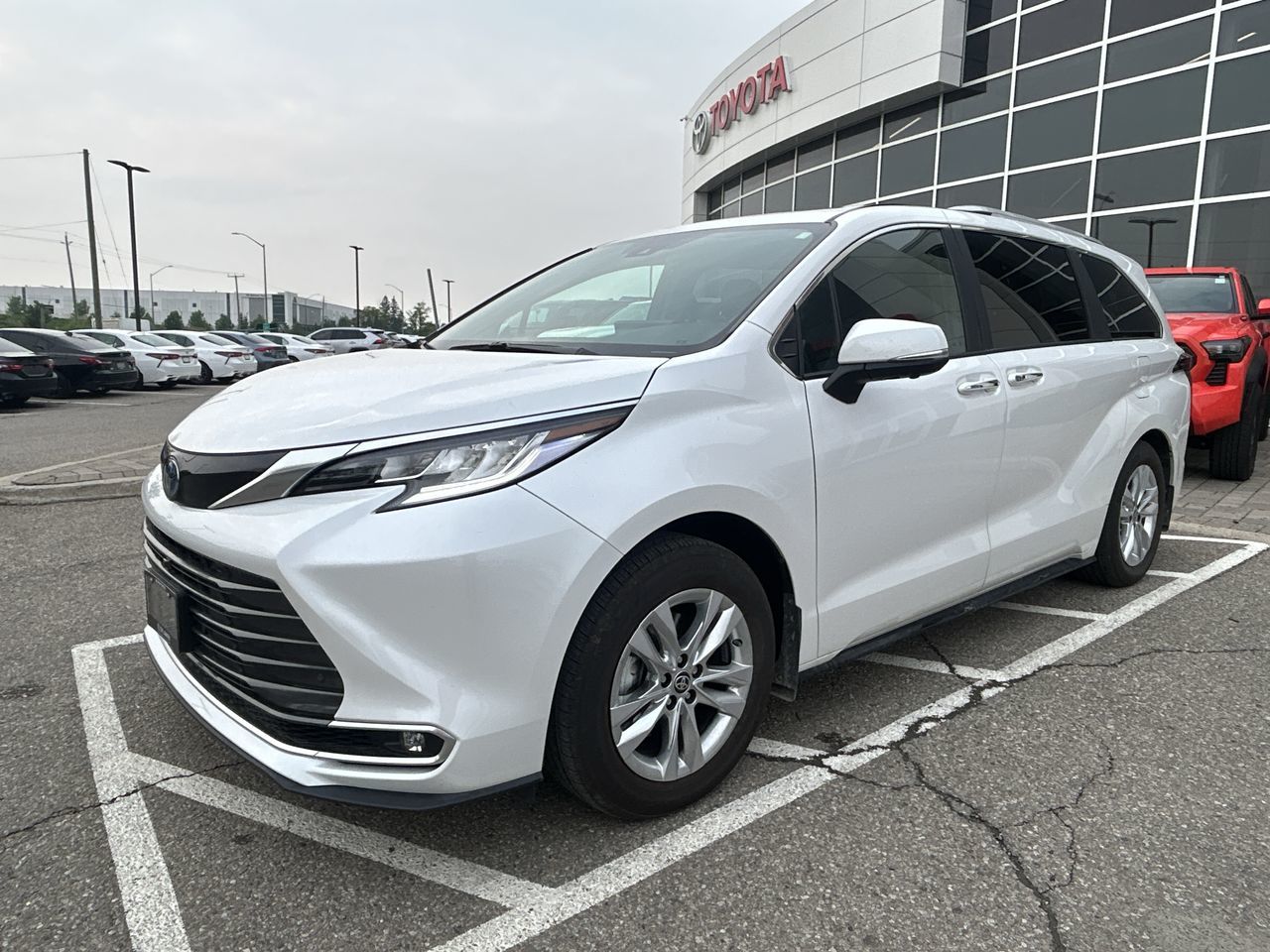 2025 Toyota Sienna Hybrid in Bolton, Ontario