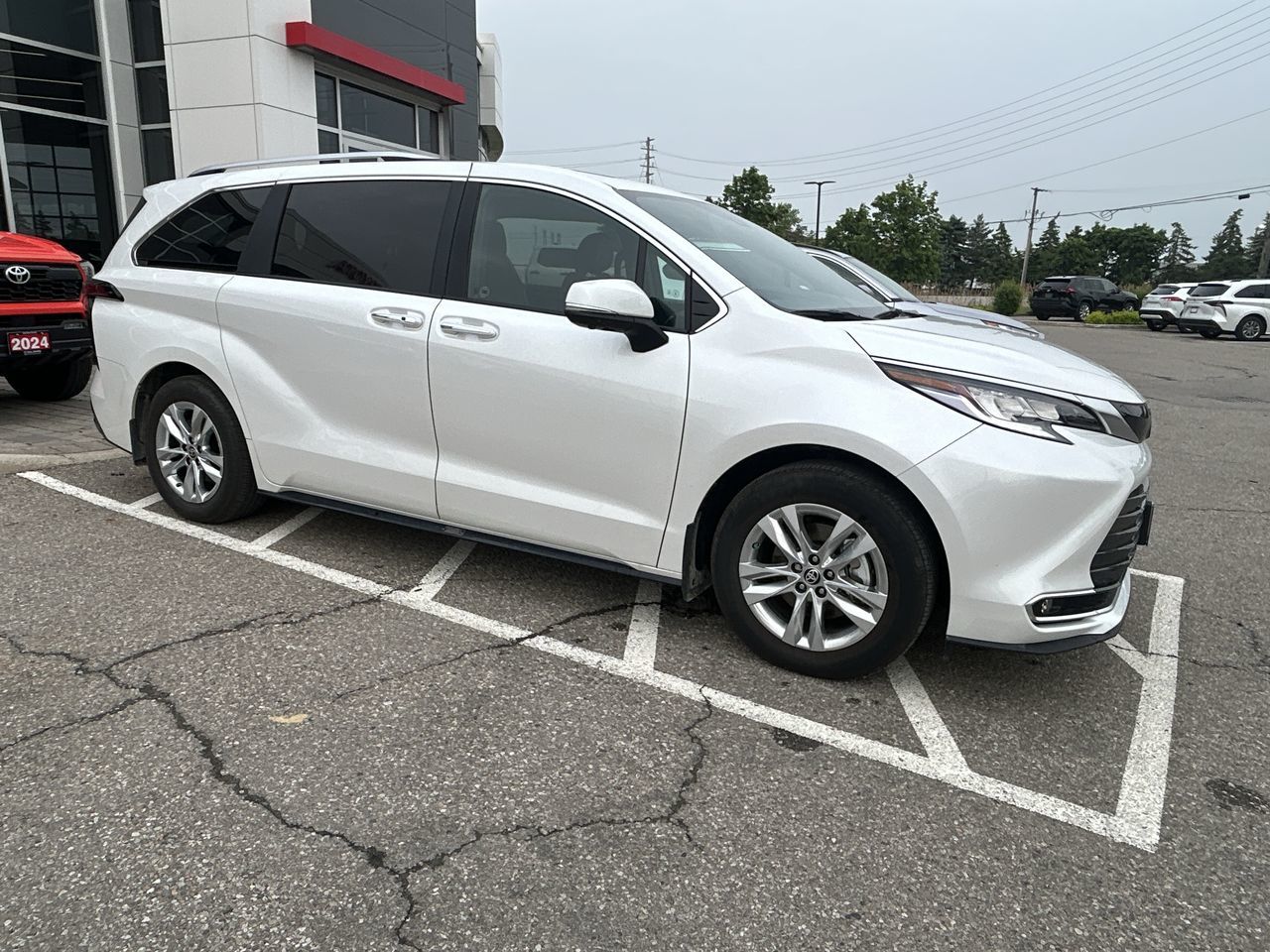 2025 Toyota Sienna Hybrid in Bolton, Ontario