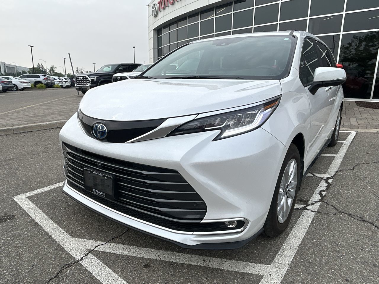 2025 Toyota Sienna Hybrid in Bolton, Ontario