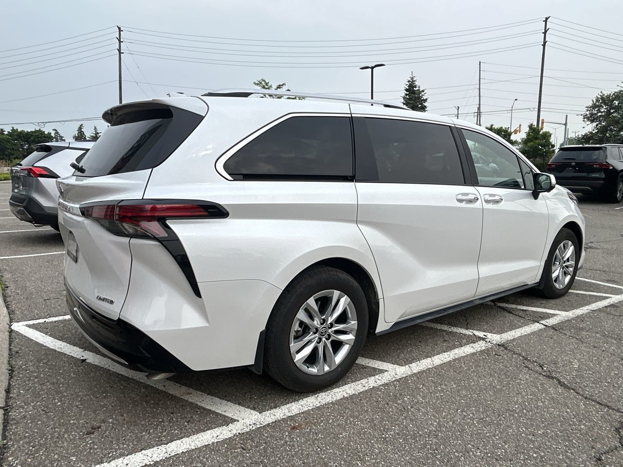 2025 Toyota Sienna Hybrid in Bolton, Ontario