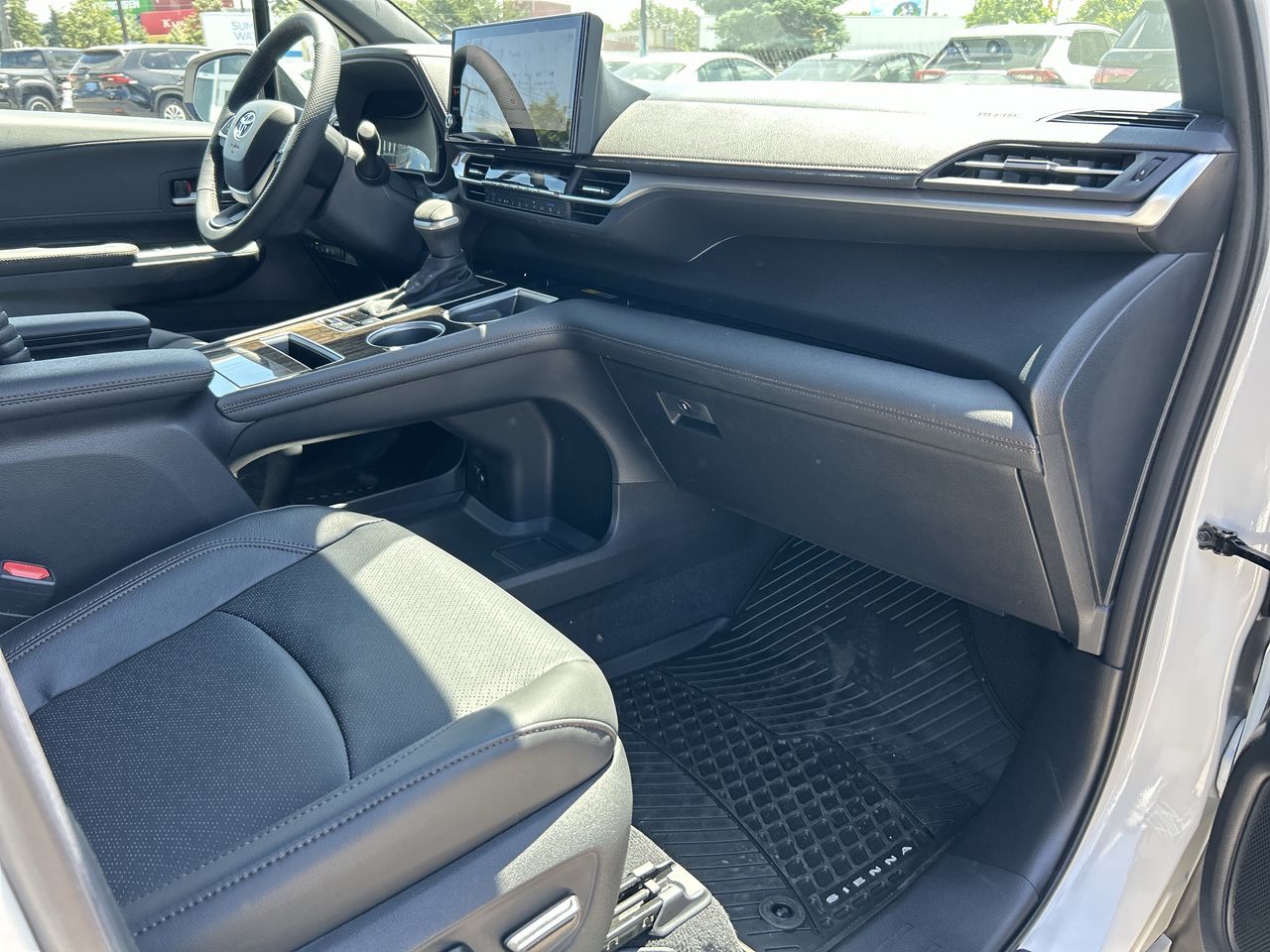 2025 Toyota Sienna Hybrid in Bolton, Ontario