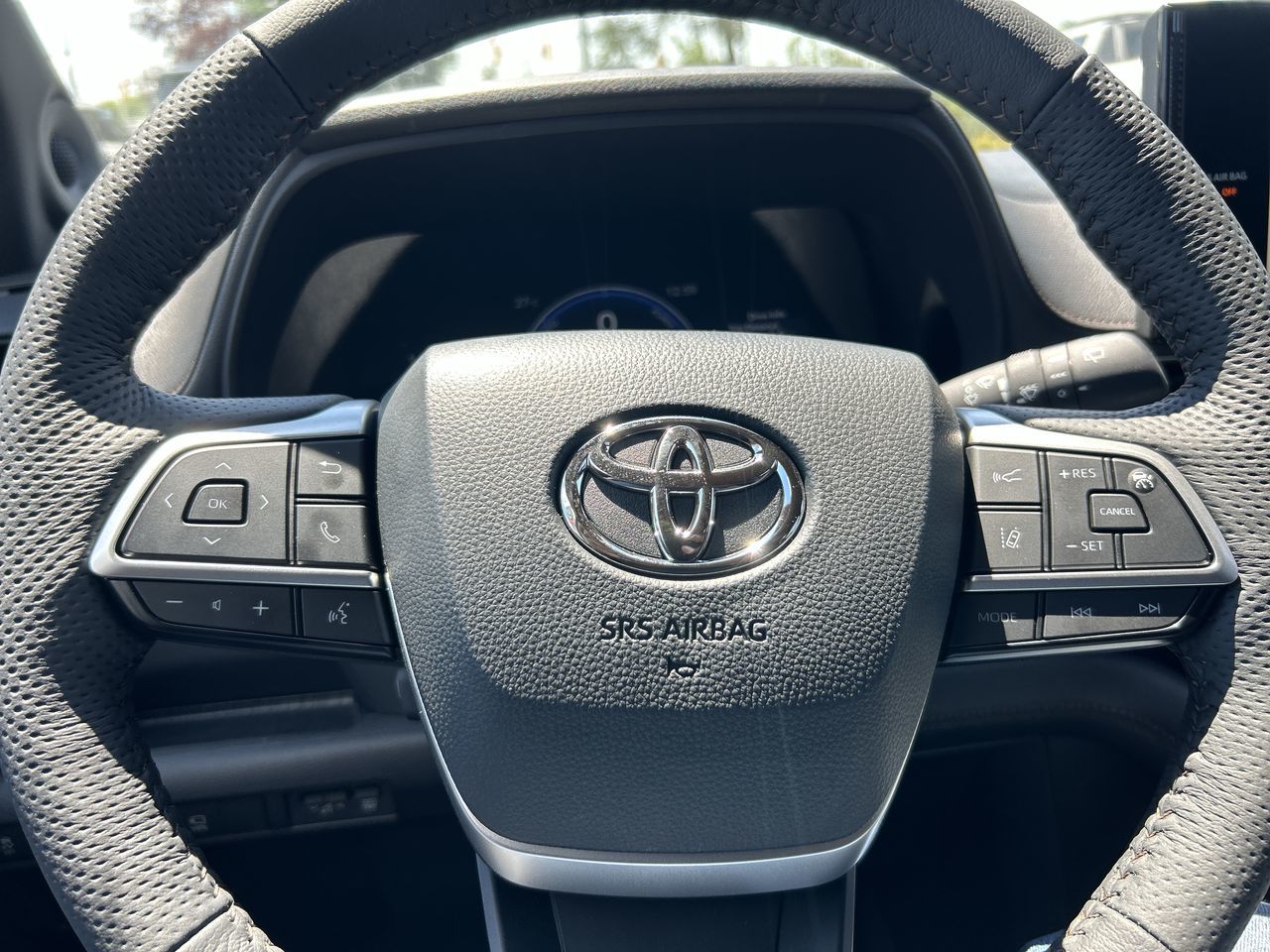 2025 Toyota Sienna Hybrid in Bolton, Ontario