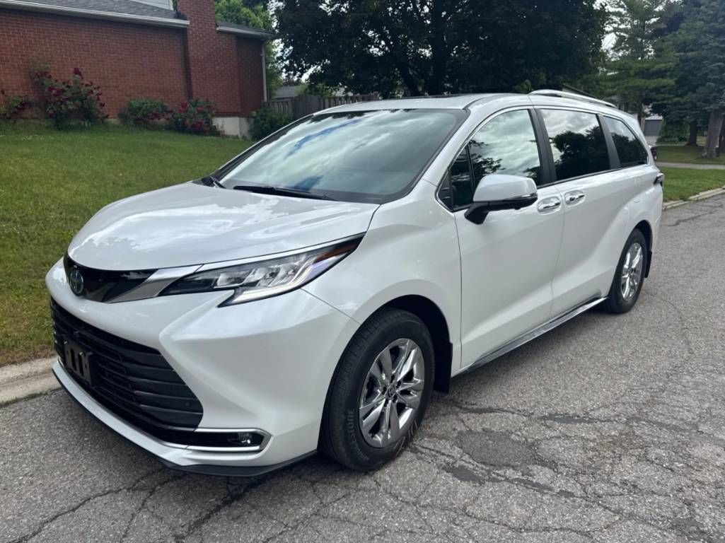 Toyota Sienna Hybrid  2025 à Bolton, Ontario