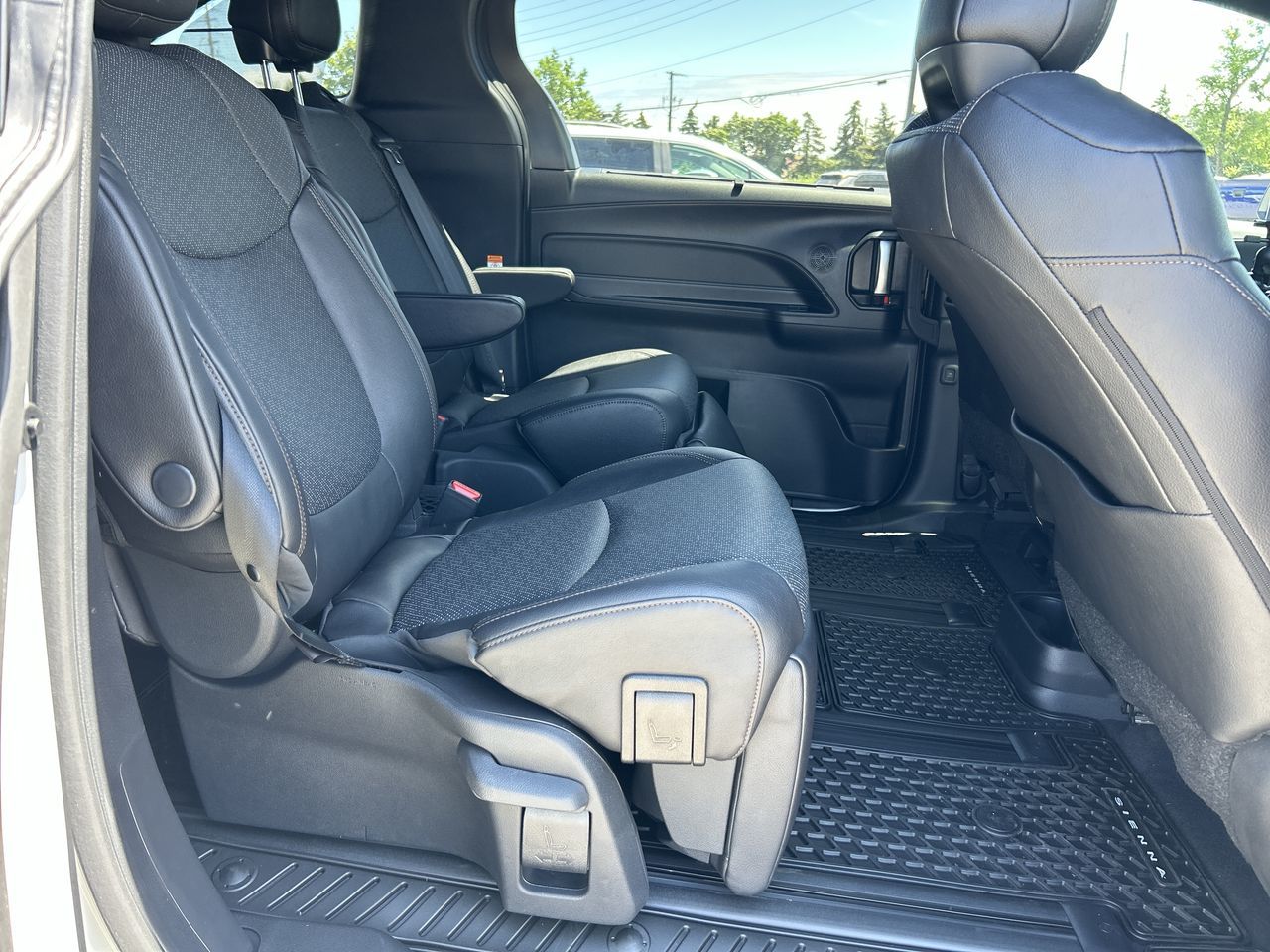 2025 Toyota Sienna Hybrid in Bolton, Ontario