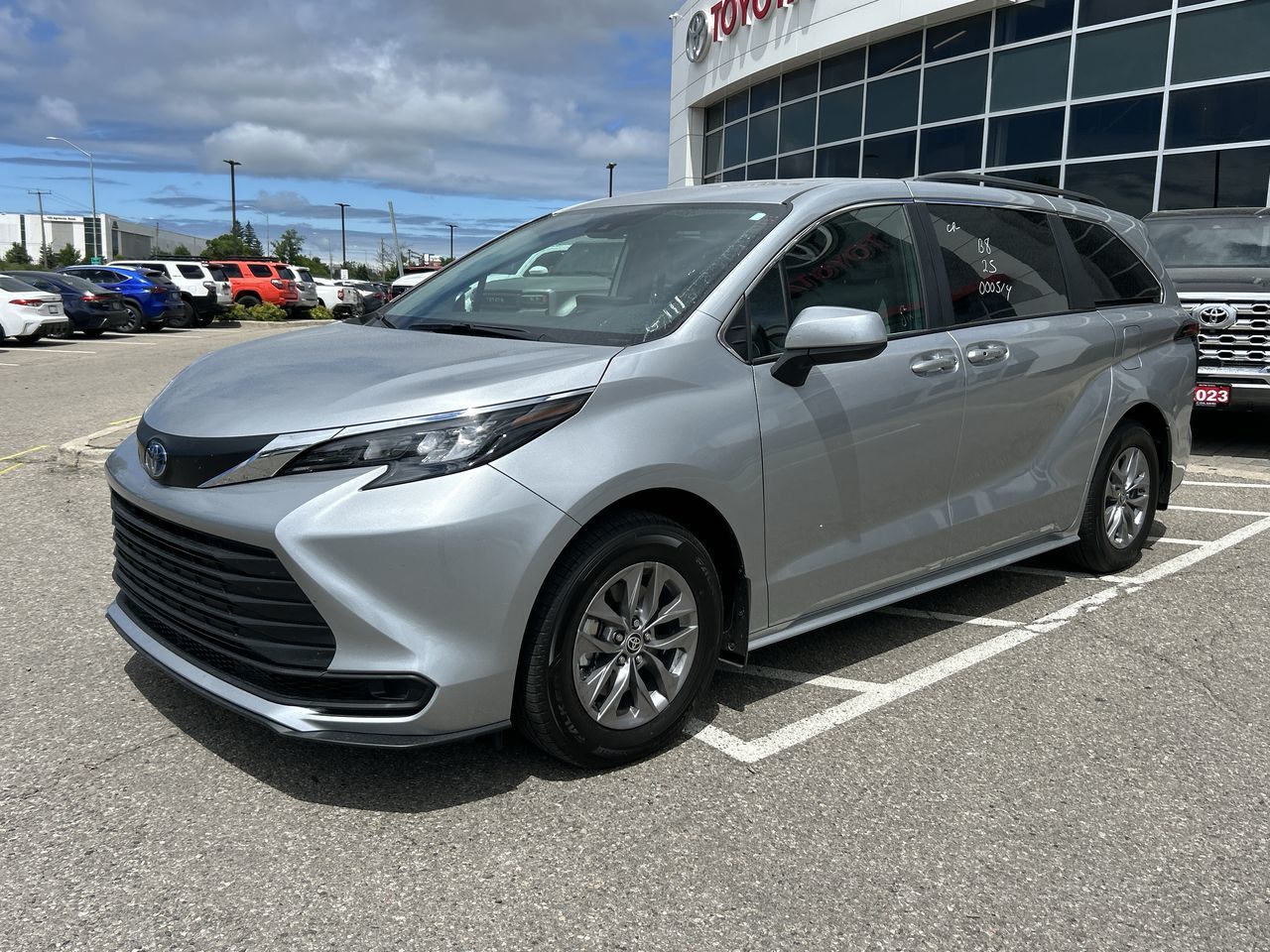 Toyota Sienna Hybrid  2025 à Bolton, Ontario