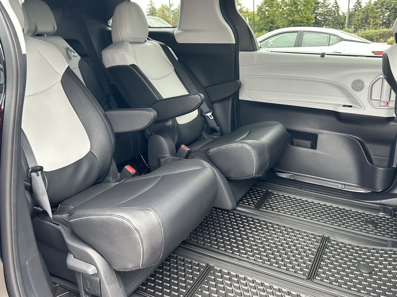 Toyota Sienna Hybrid  2025 à Bolton, Ontario