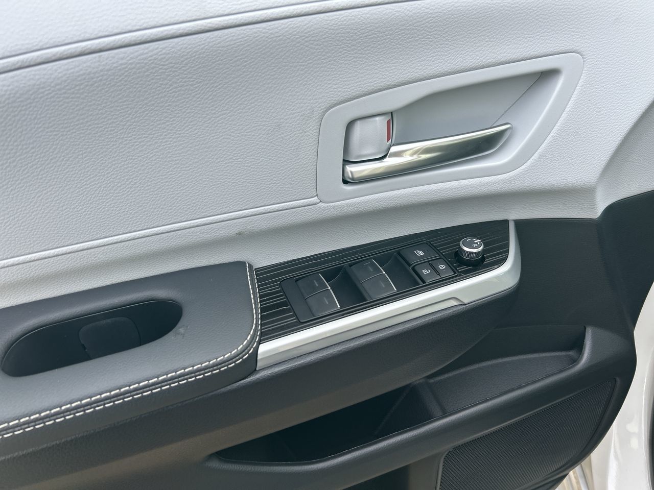 2025 Toyota Sienna Hybrid