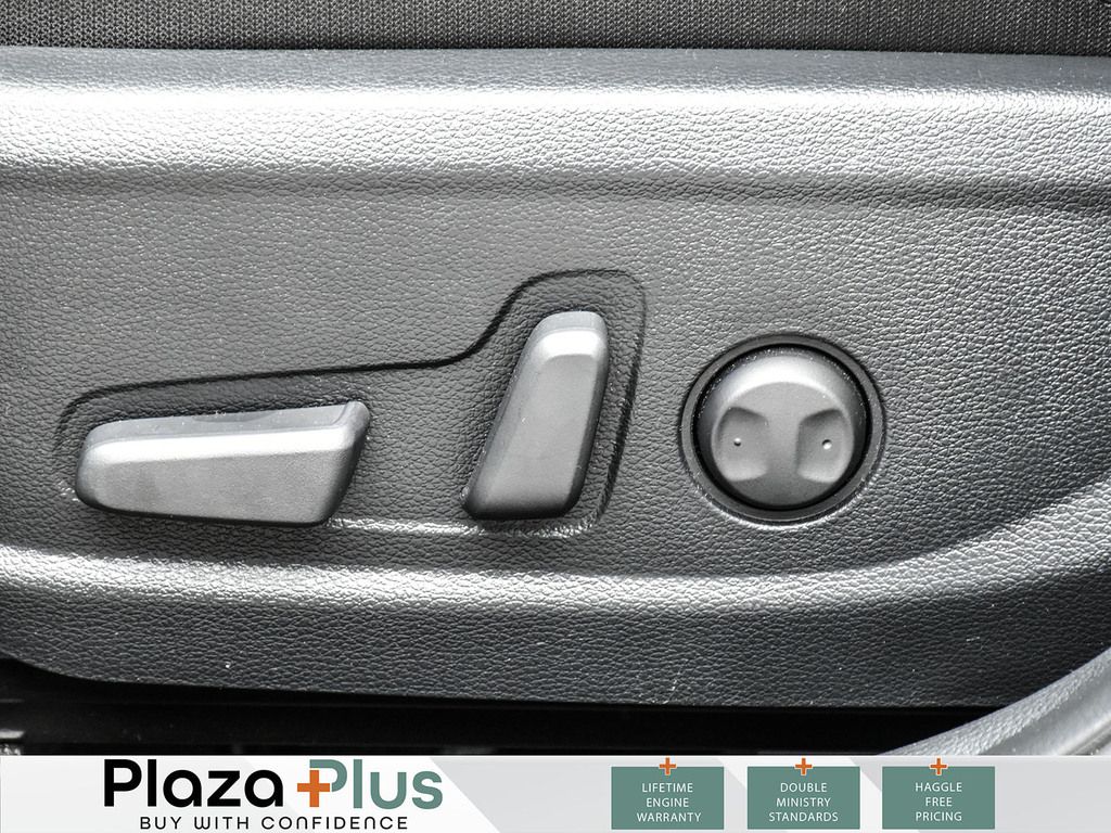 2024 Kia Seltos SX Navigation l Sunroof l Back Up Camera