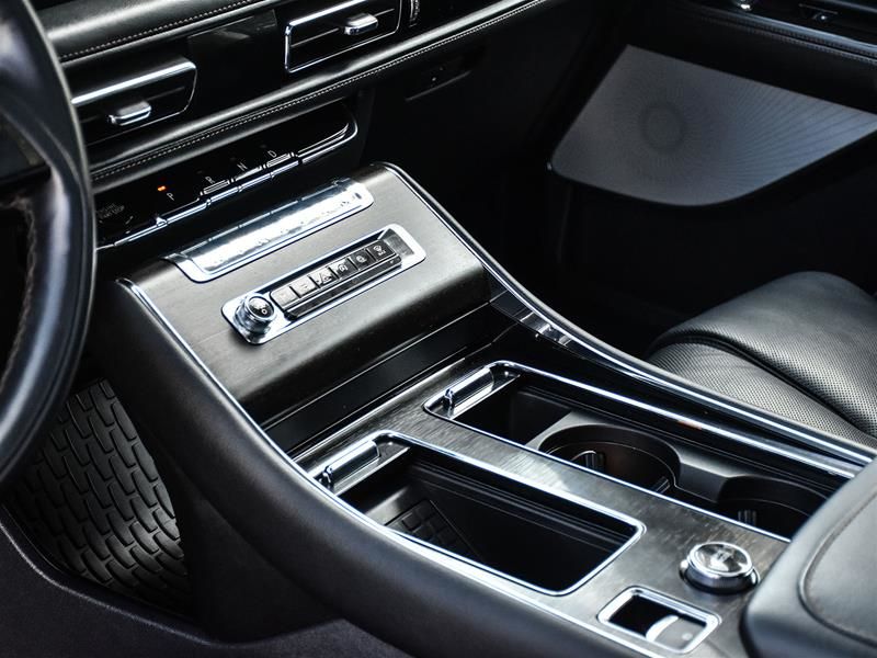 Photo 2025 Lincoln Aviator Reserve AWD #5