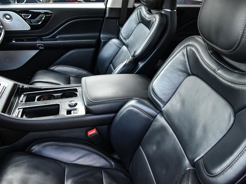 Photo 2025 Lincoln Aviator Reserve AWD #6