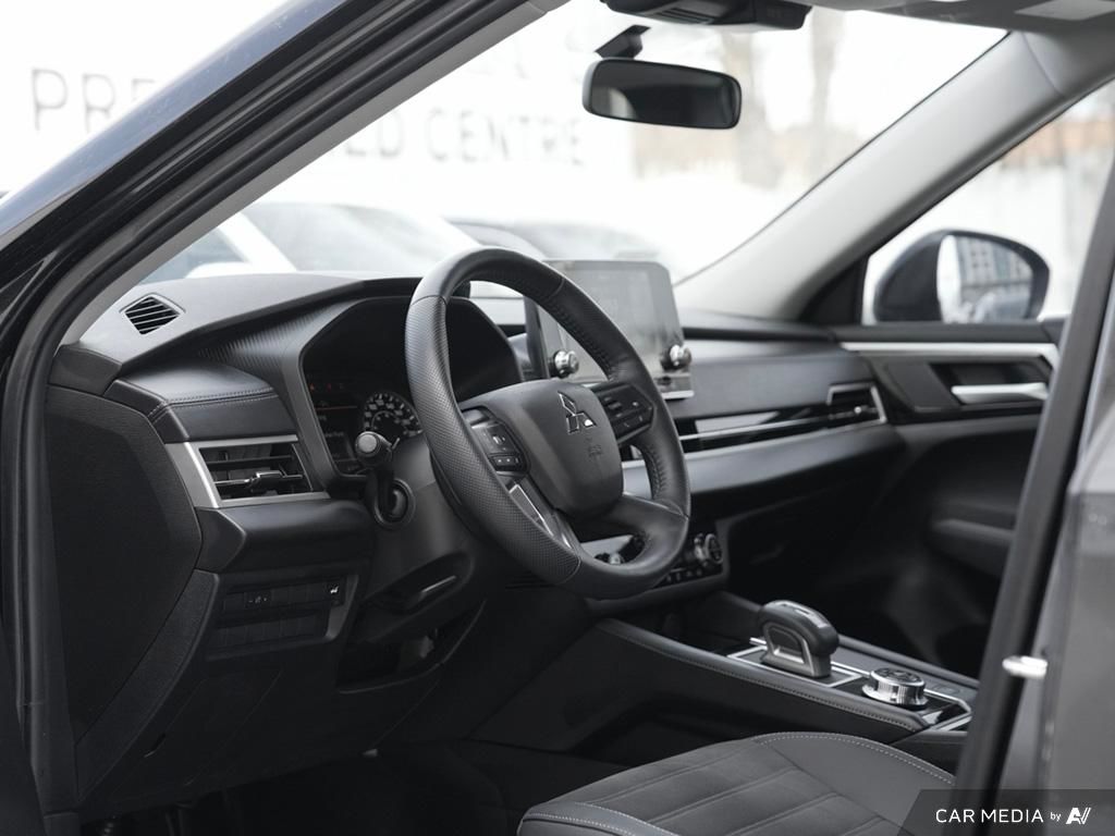 2024 Mitsubishi Outlander LE S-AWC