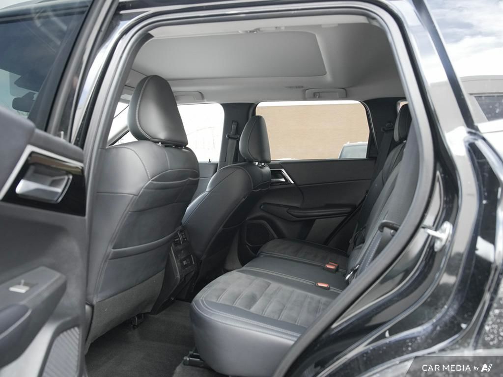 2024 Mitsubishi Outlander LE S-AWC