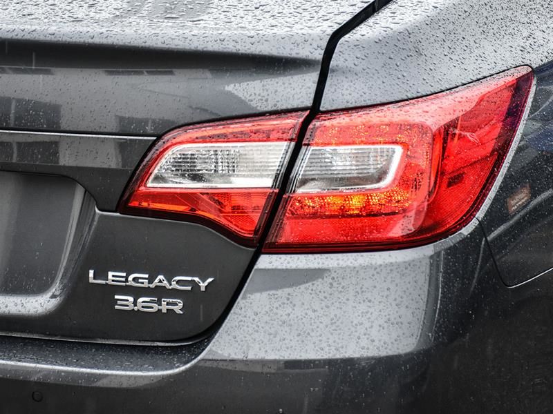 Photo 2018 Subaru Legacy Sedan 3.6R Limited w/ Eyesight at #7