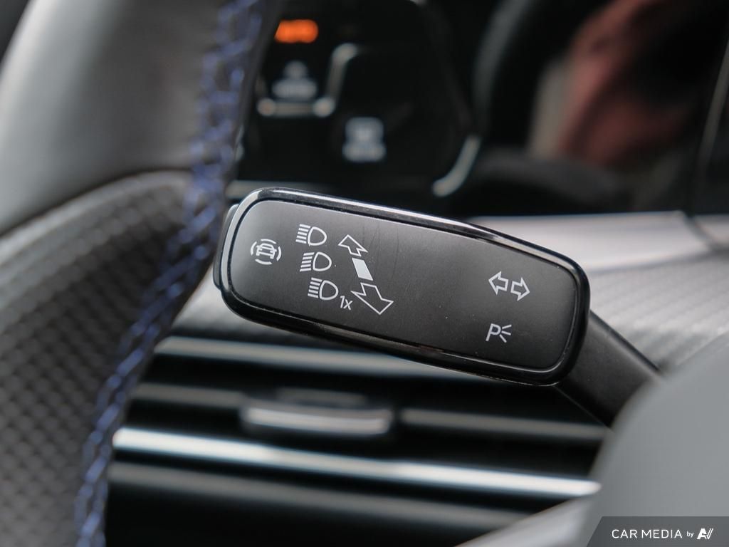 2024 Volkswagen Golf R 2.0 T 6Sp