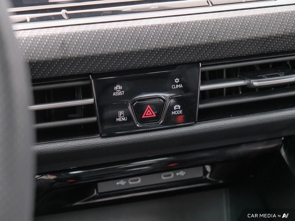 2024 Volkswagen Golf R 2.0 T 6Sp
