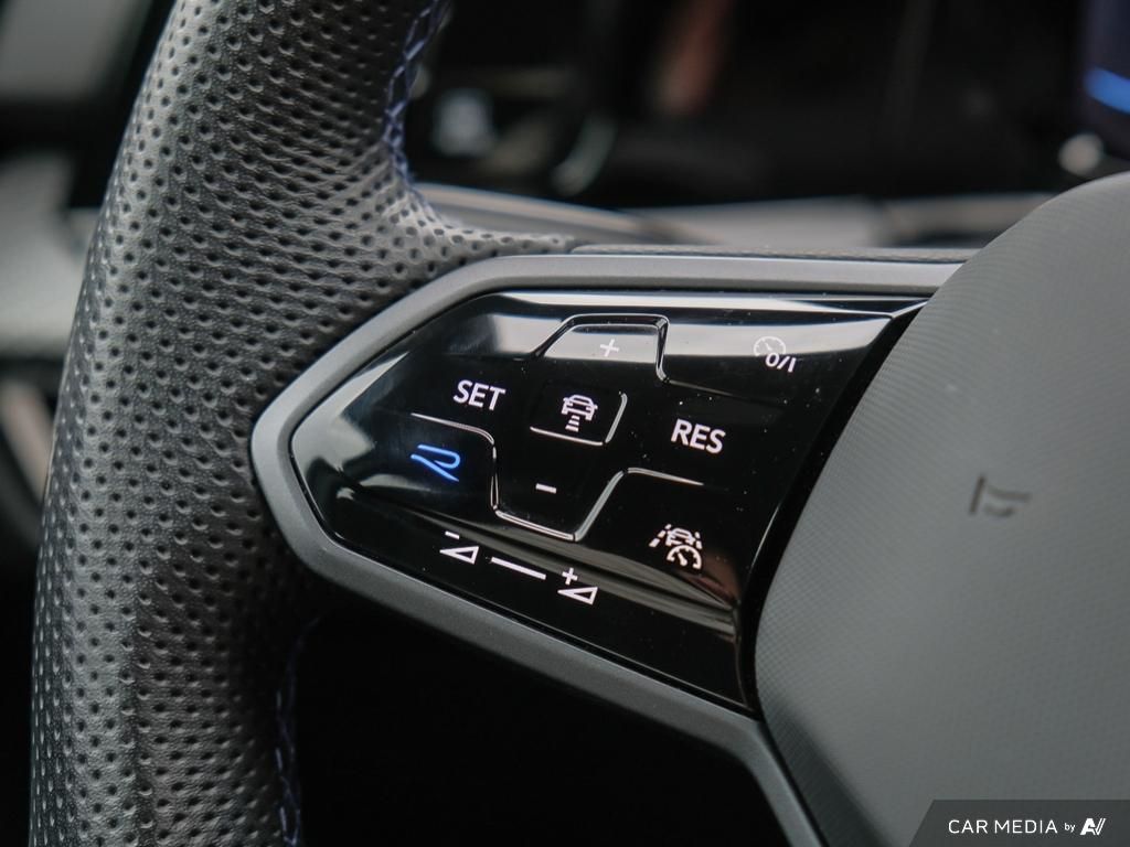 2024 Volkswagen Golf R 2.0 T 6Sp