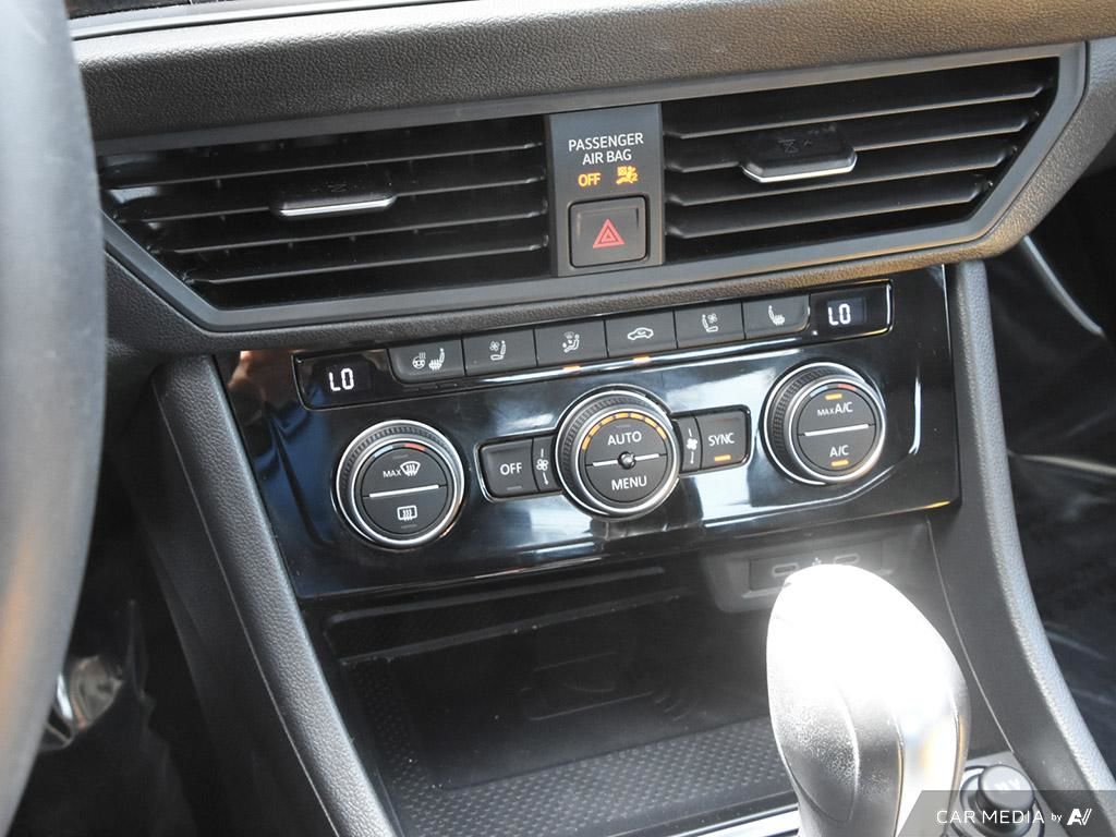 2021 Volkswagen Jetta Execline 1.4T 8sp at w/Tip