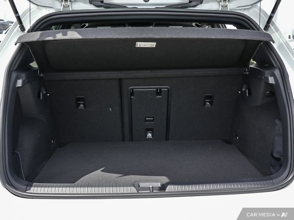 2023 Volkswagen Golf R 2.0T 7Sp at DSG w/Tip