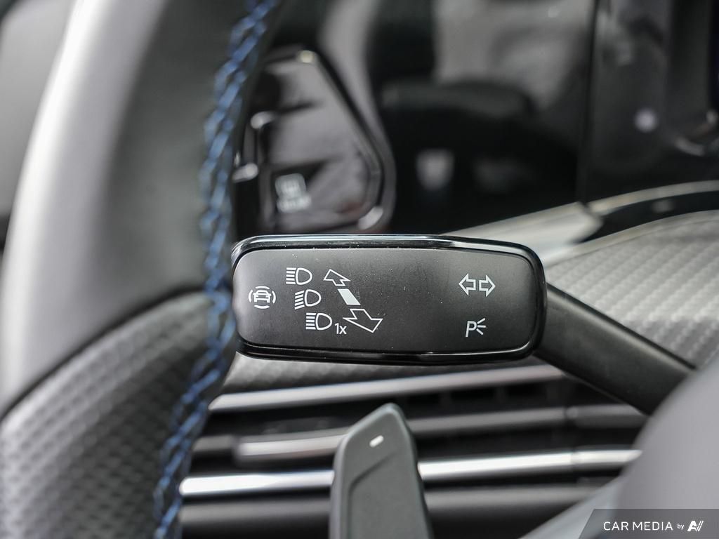 2023 Volkswagen Golf R 2.0T 7Sp at DSG w/Tip