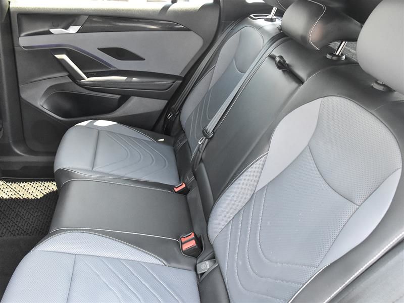 Photo 2026 Volkswagen Tiguan Comfortline R-Line Black Edition 4MOTION #7
