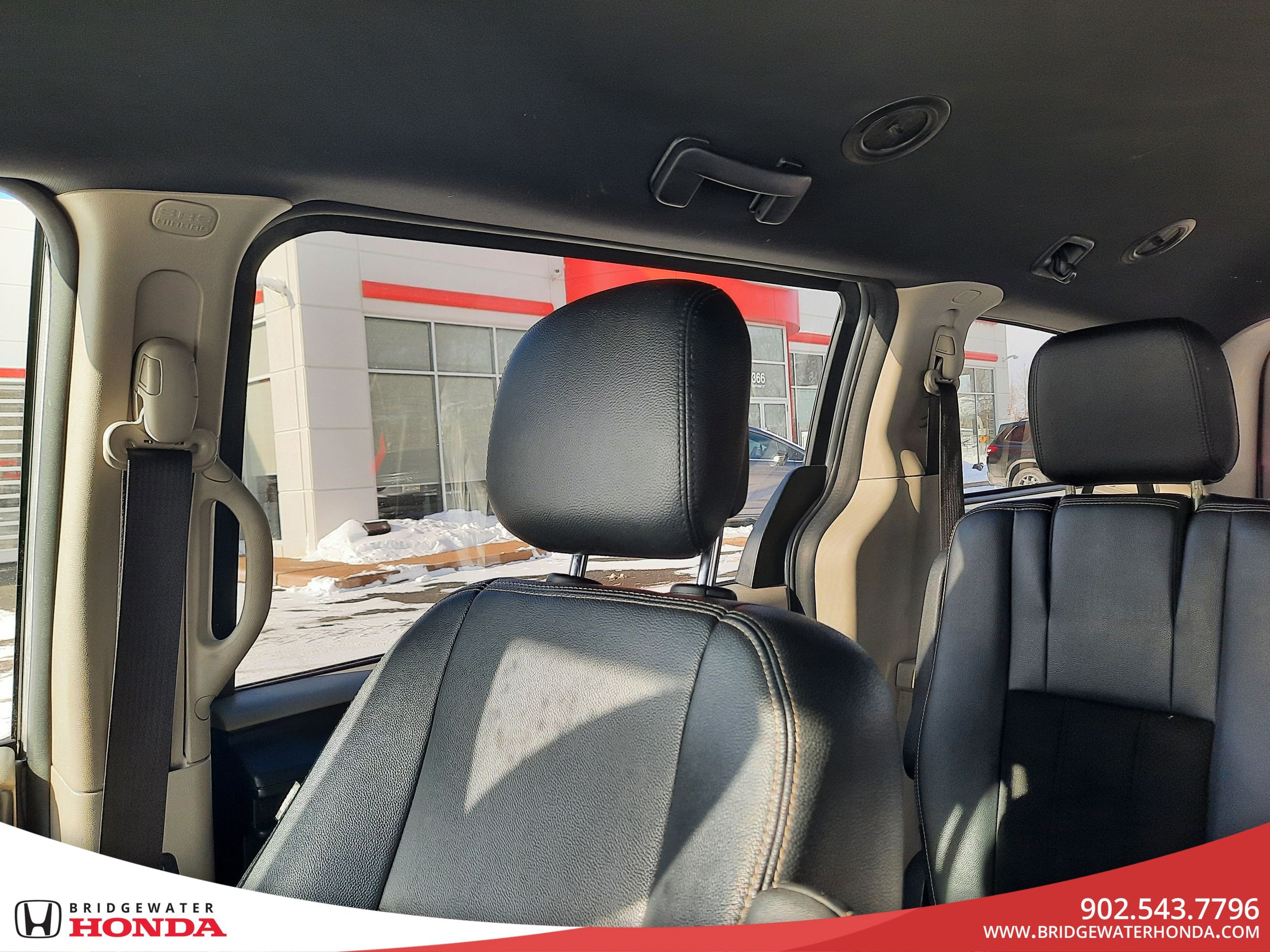 2018 Dodge Grand Caravan SXT Premium Plus-19