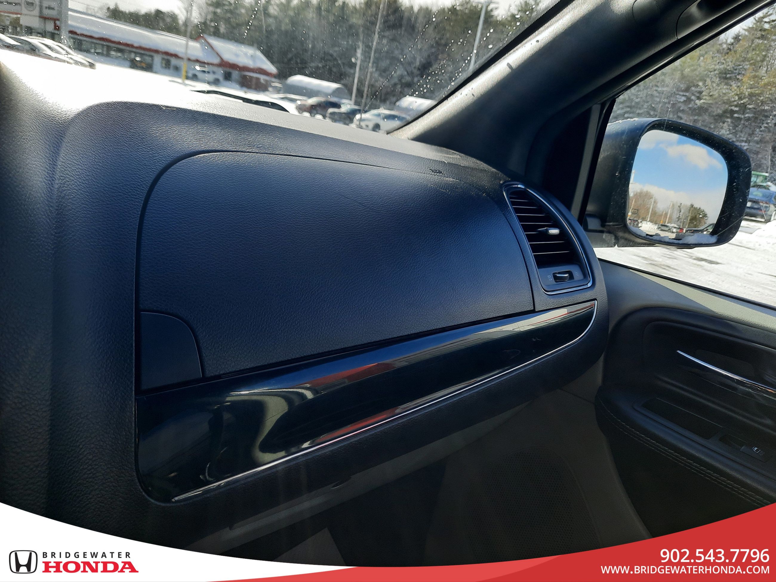 2018 Dodge Grand Caravan SXT Premium Plus-17