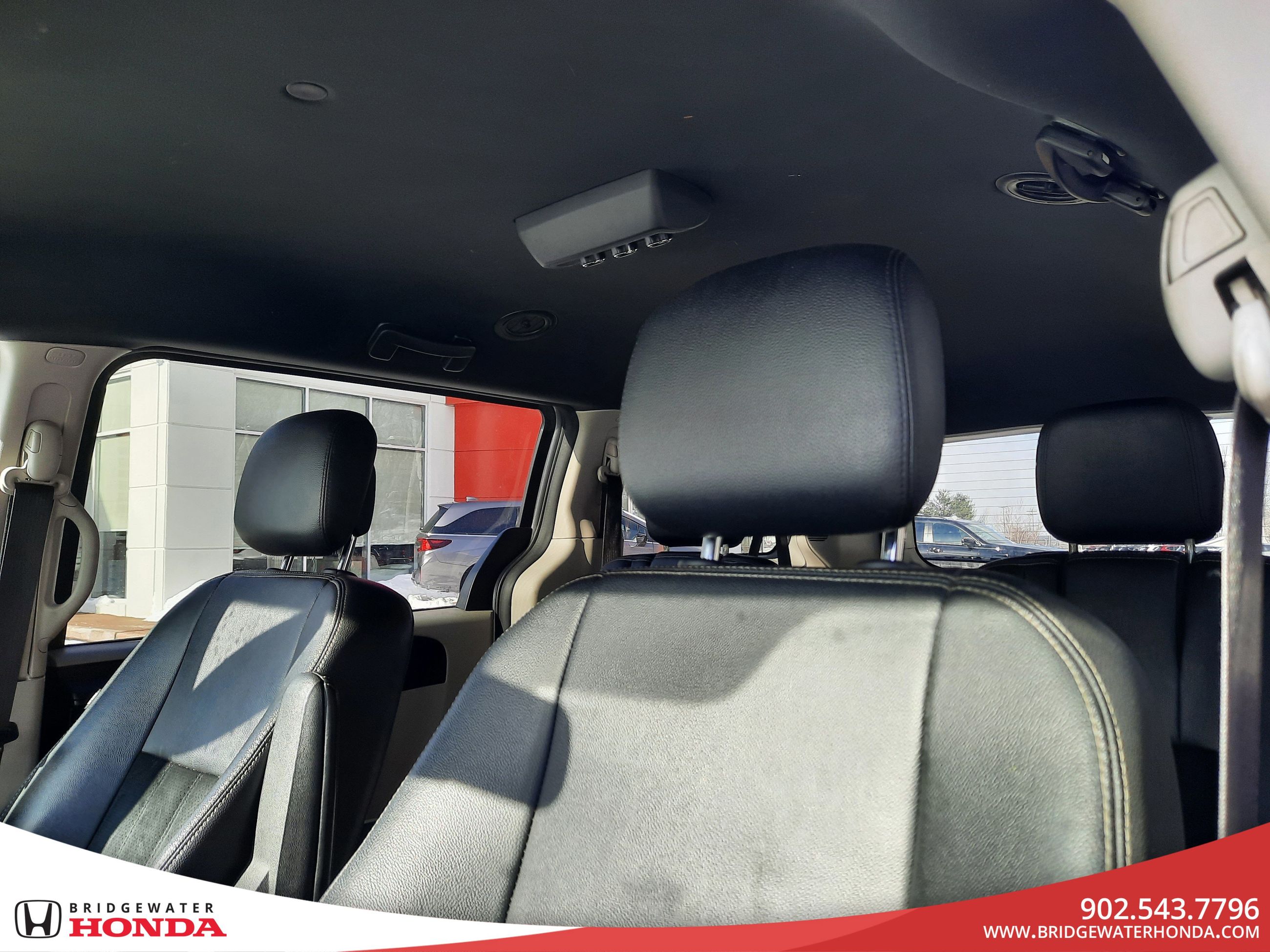 2018 Dodge Grand Caravan SXT Premium Plus-2