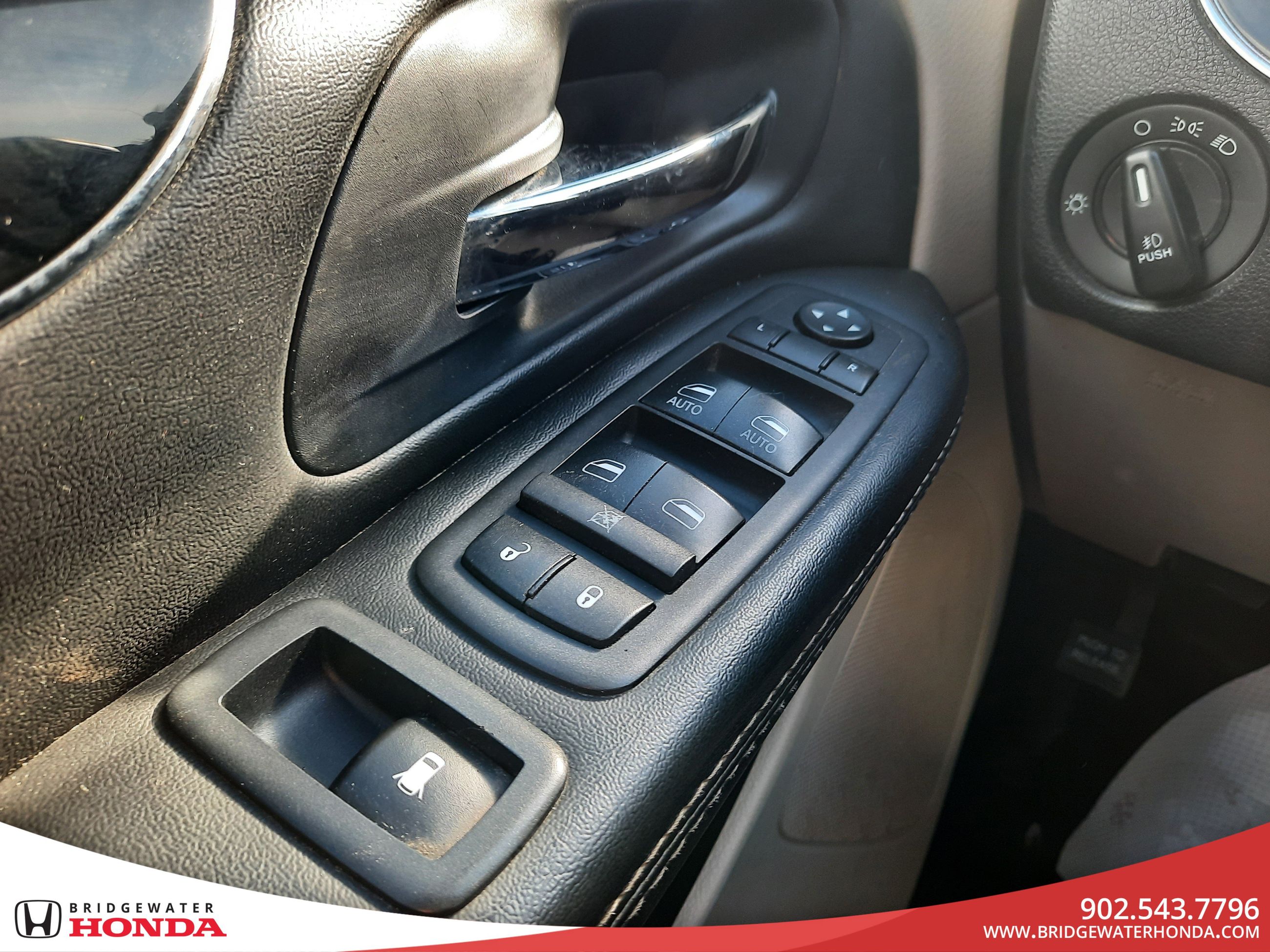 2018 Dodge Grand Caravan SXT Premium Plus-8