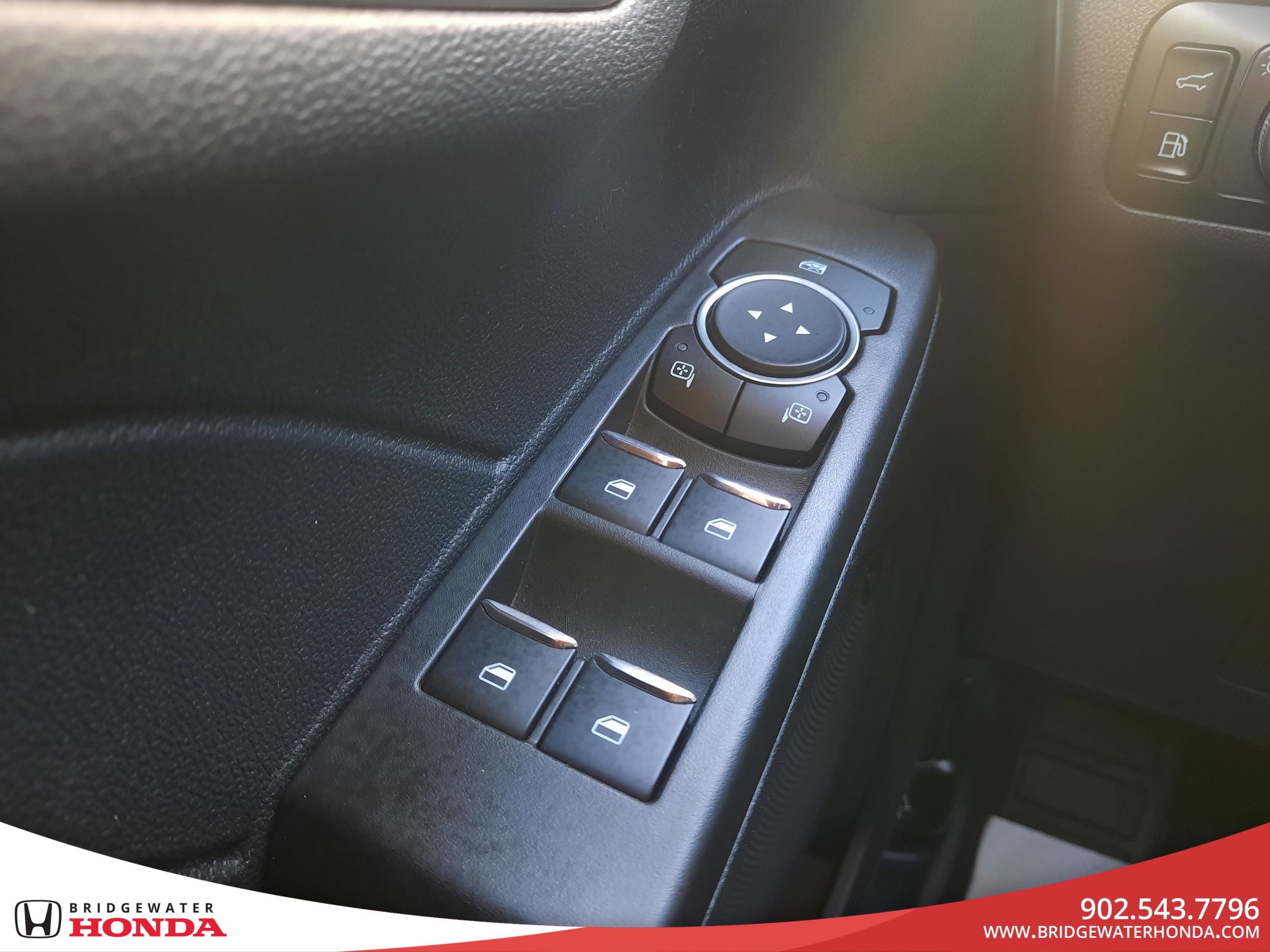 Ford Escape Titanium Hybrid 2021-10