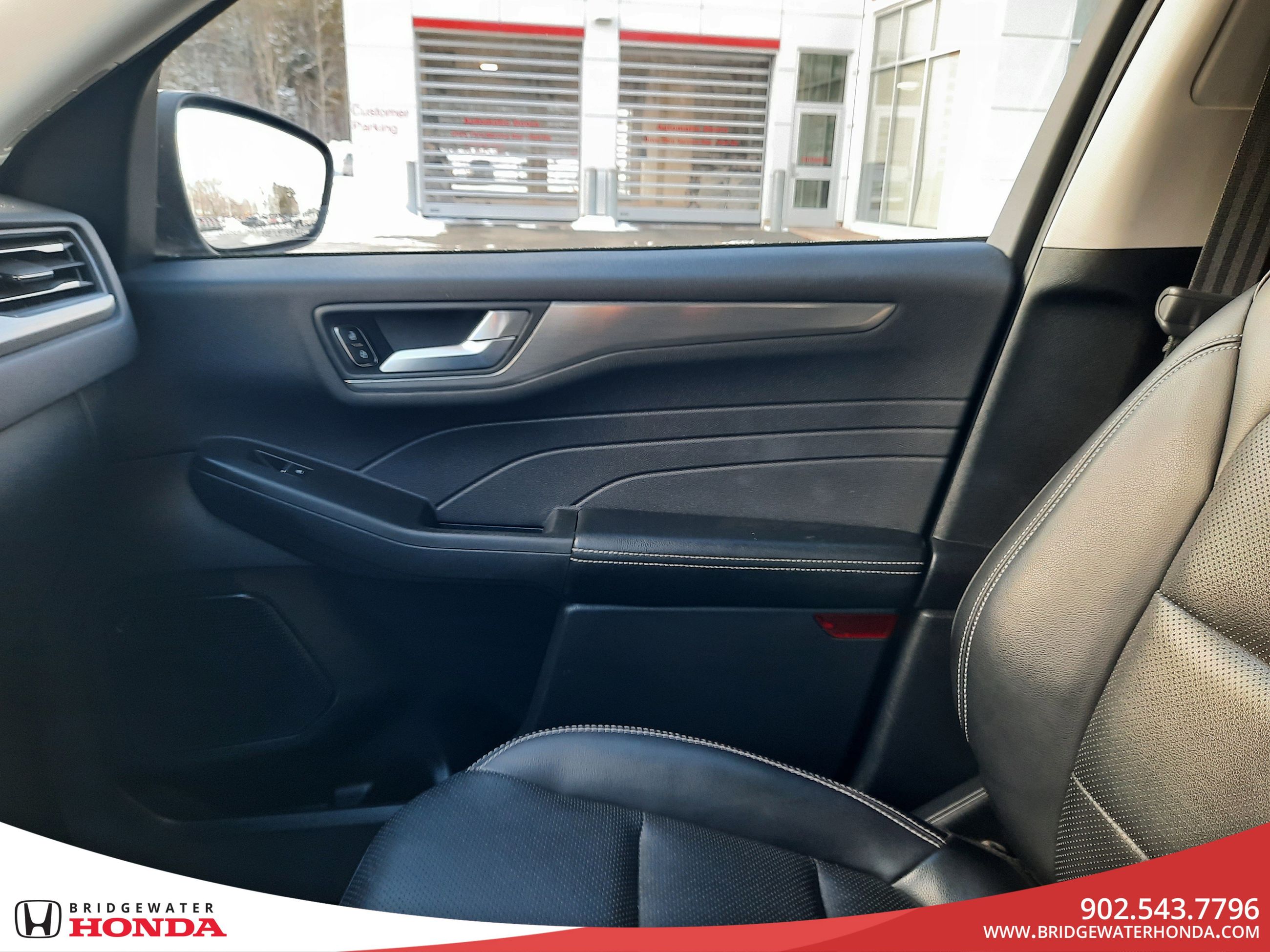 Ford Escape Titanium Hybrid 2021-21