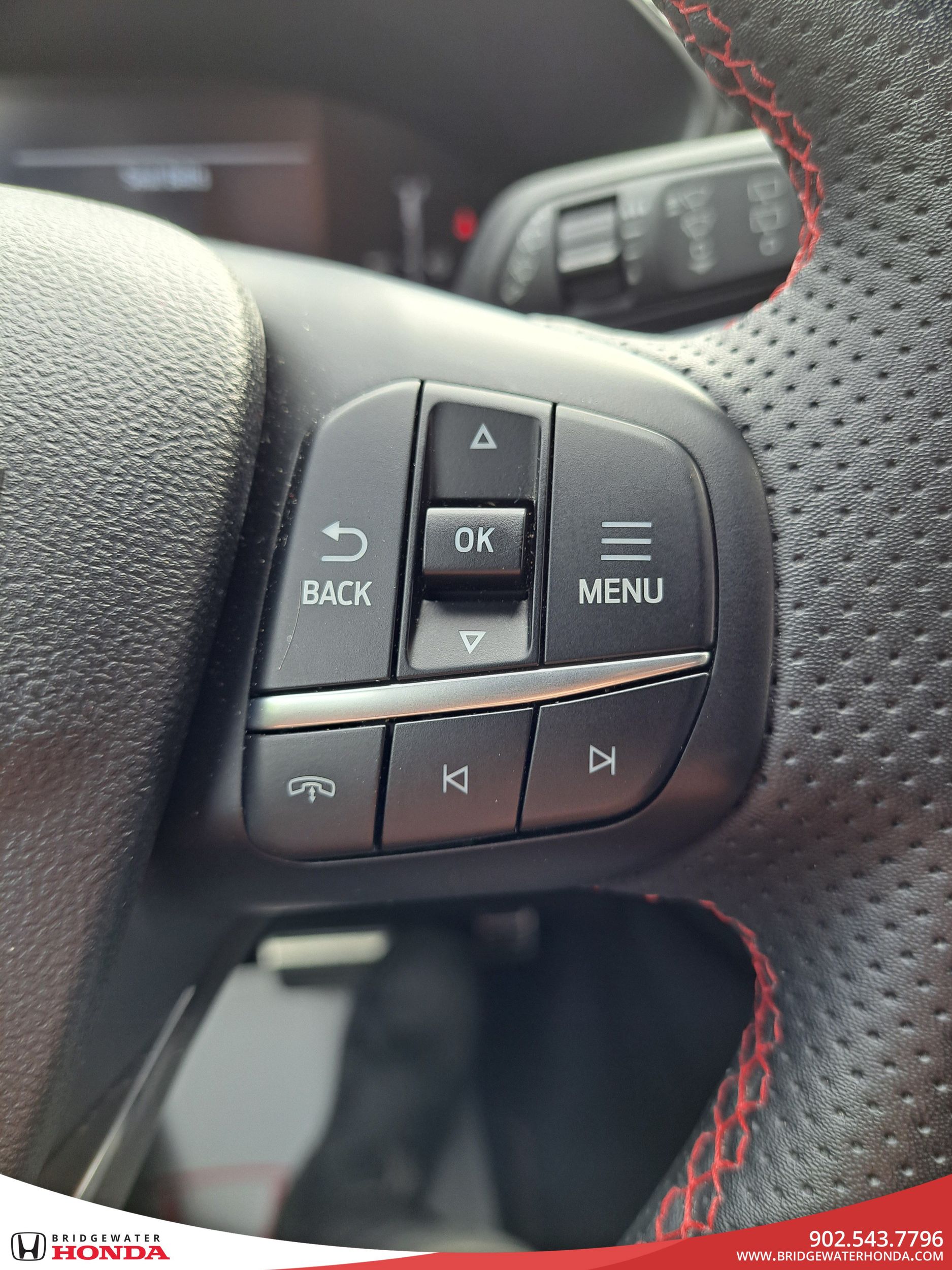 2023 Ford Escape ST-Line-18