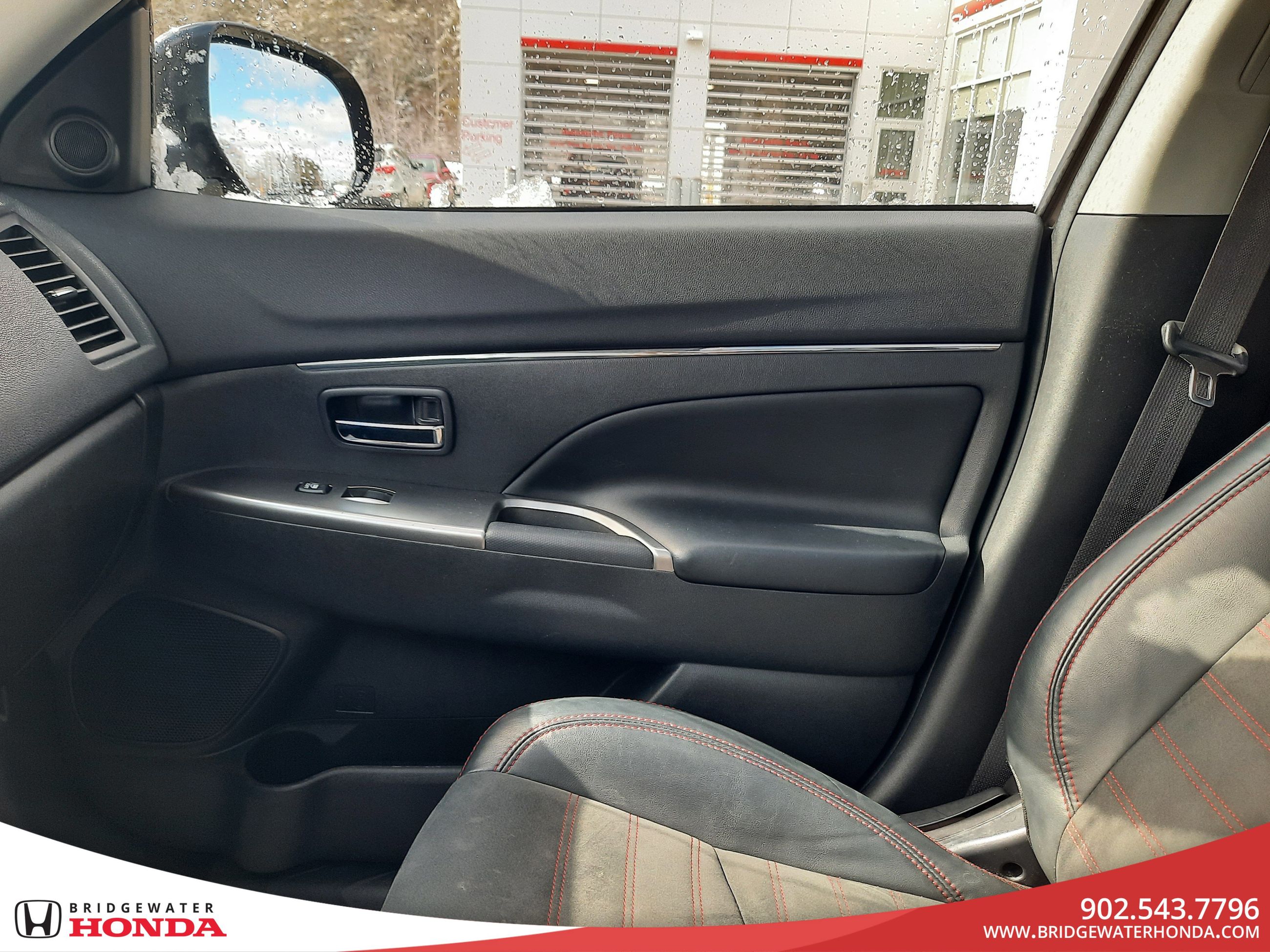 2018 Mitsubishi RVR SE LTD-10