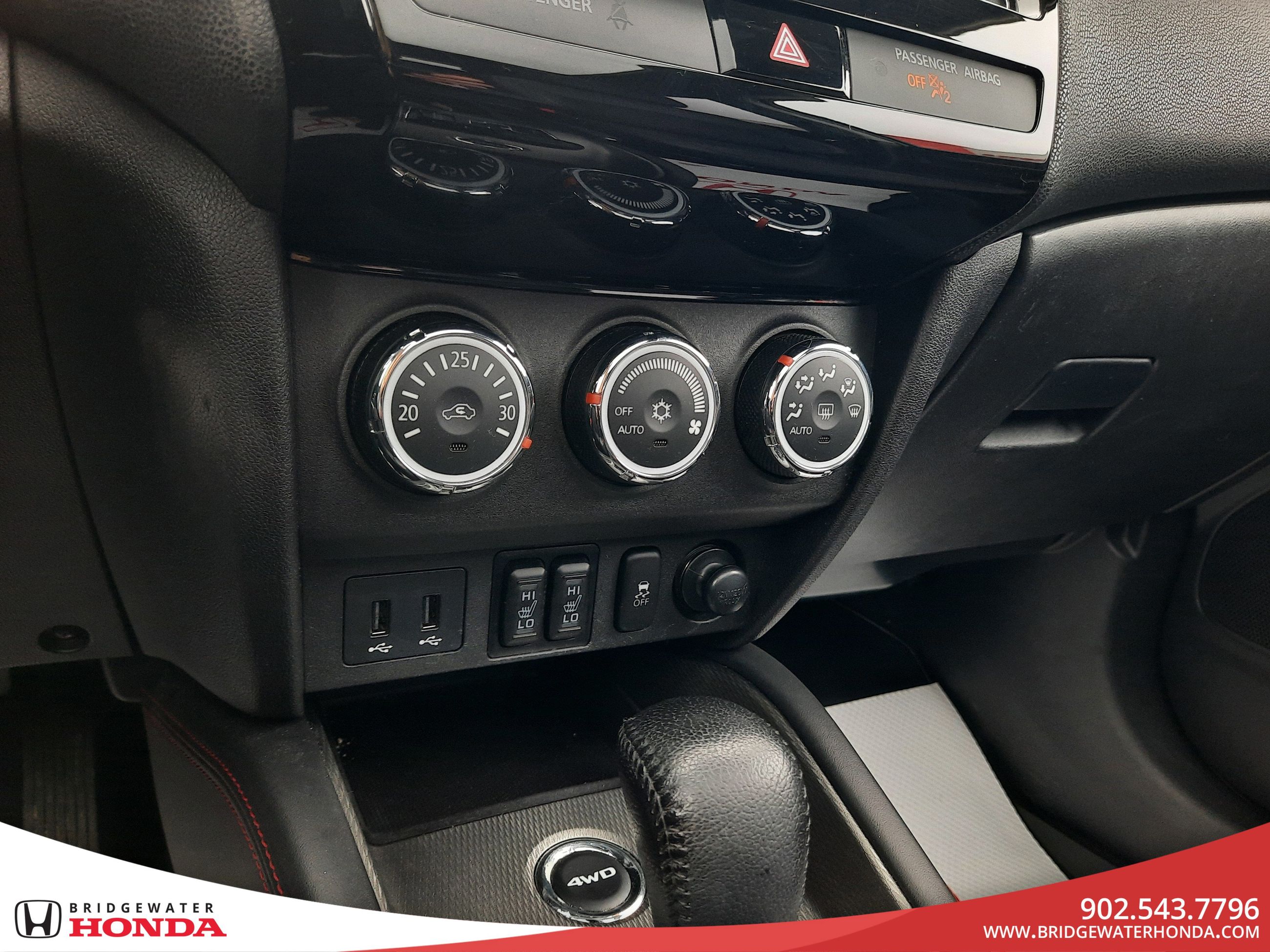 Mitsubishi RVR SE LTD 2018-15