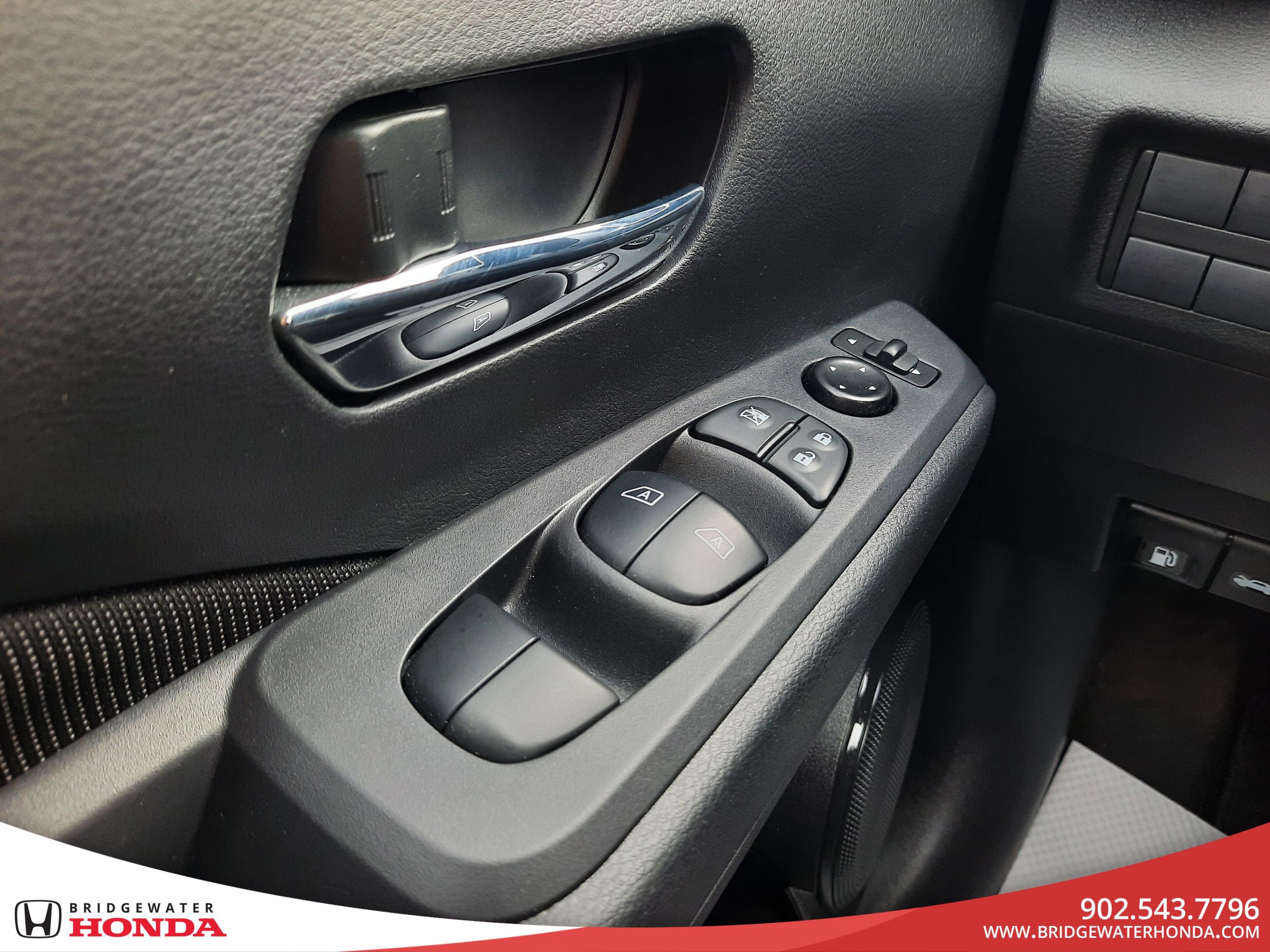 Nissan Kicks SV 2023-9