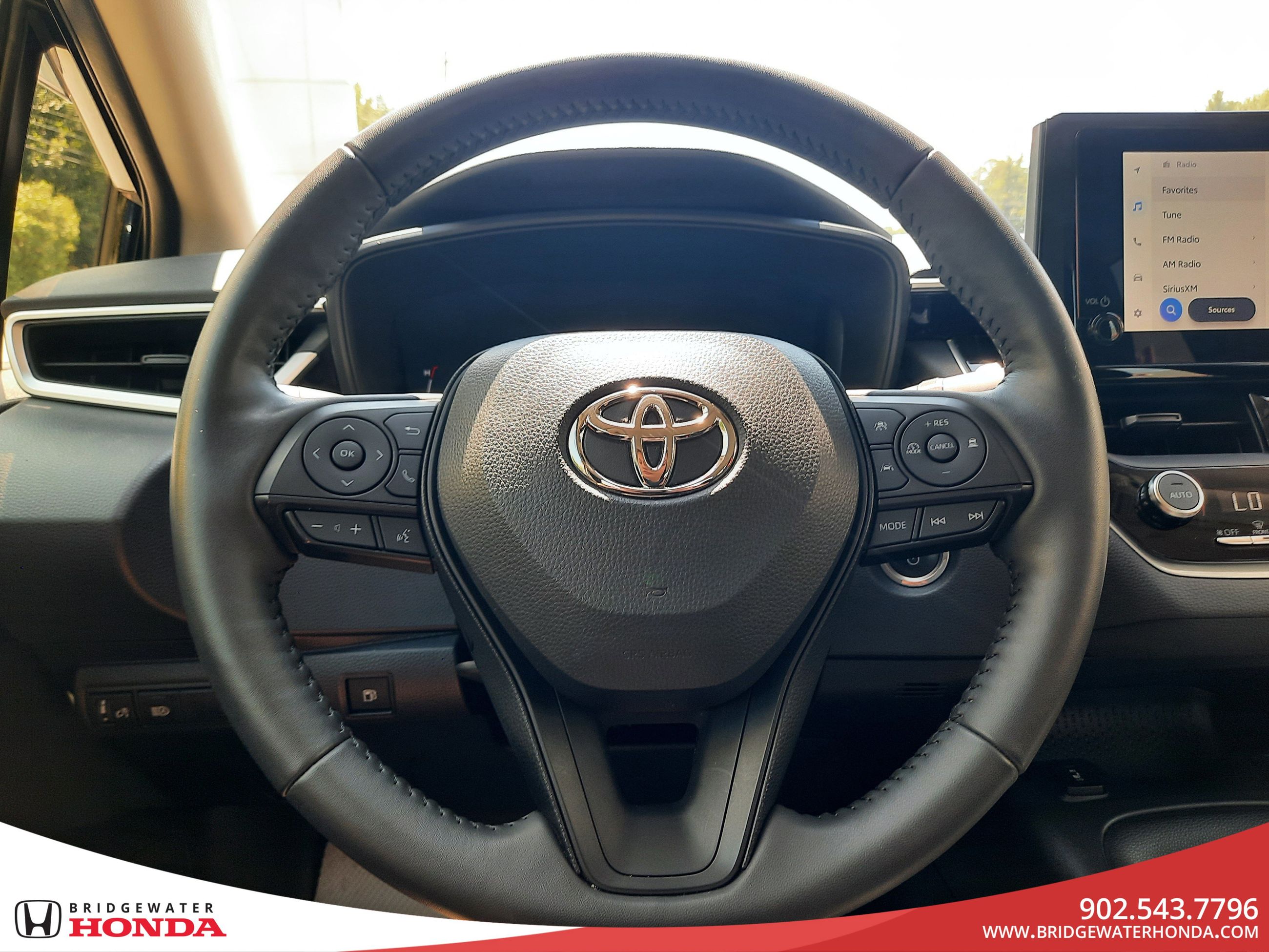 Toyota Corolla Hybrid LE 2024-13