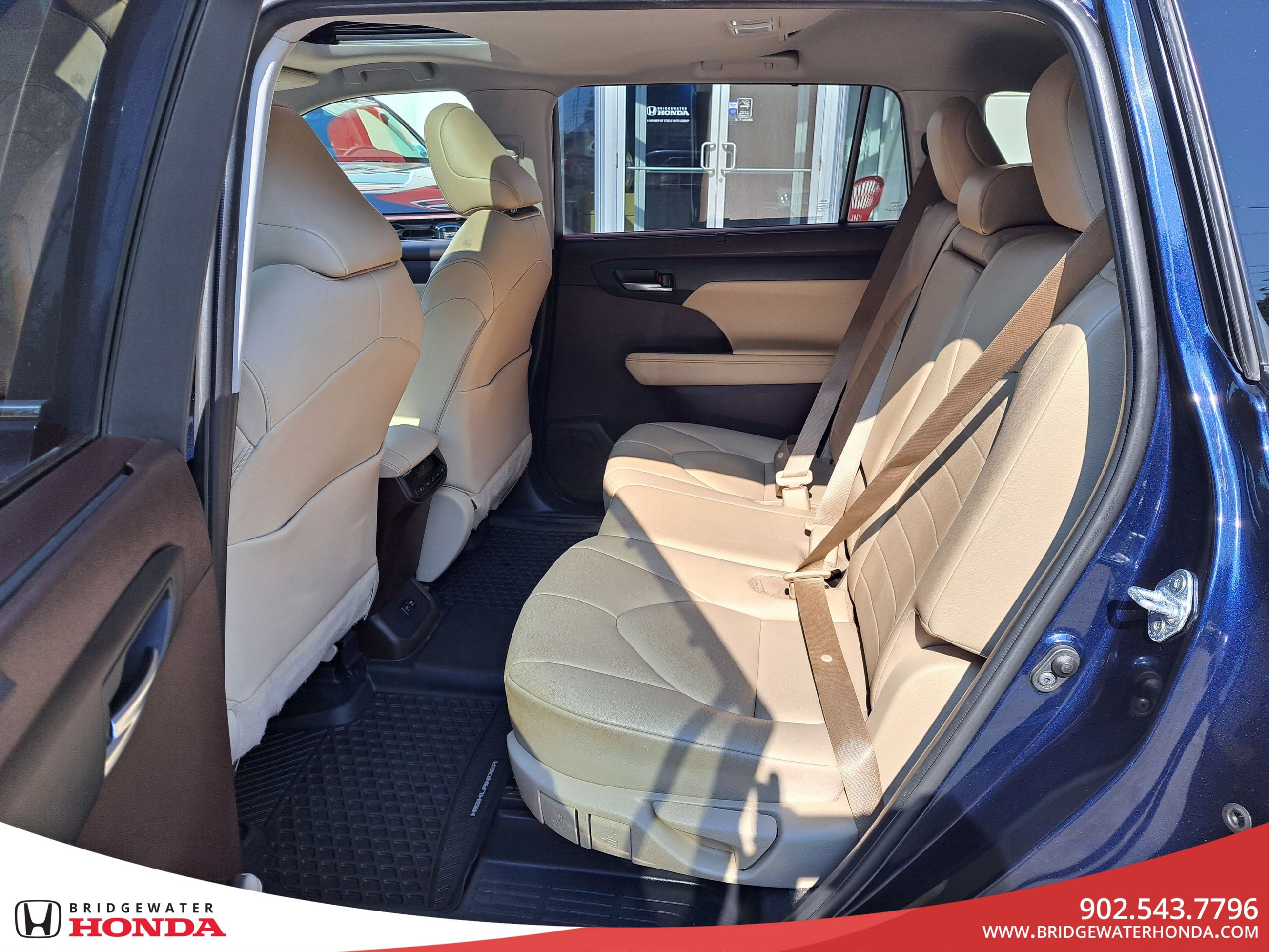 2021 Toyota Highlander XLE-24