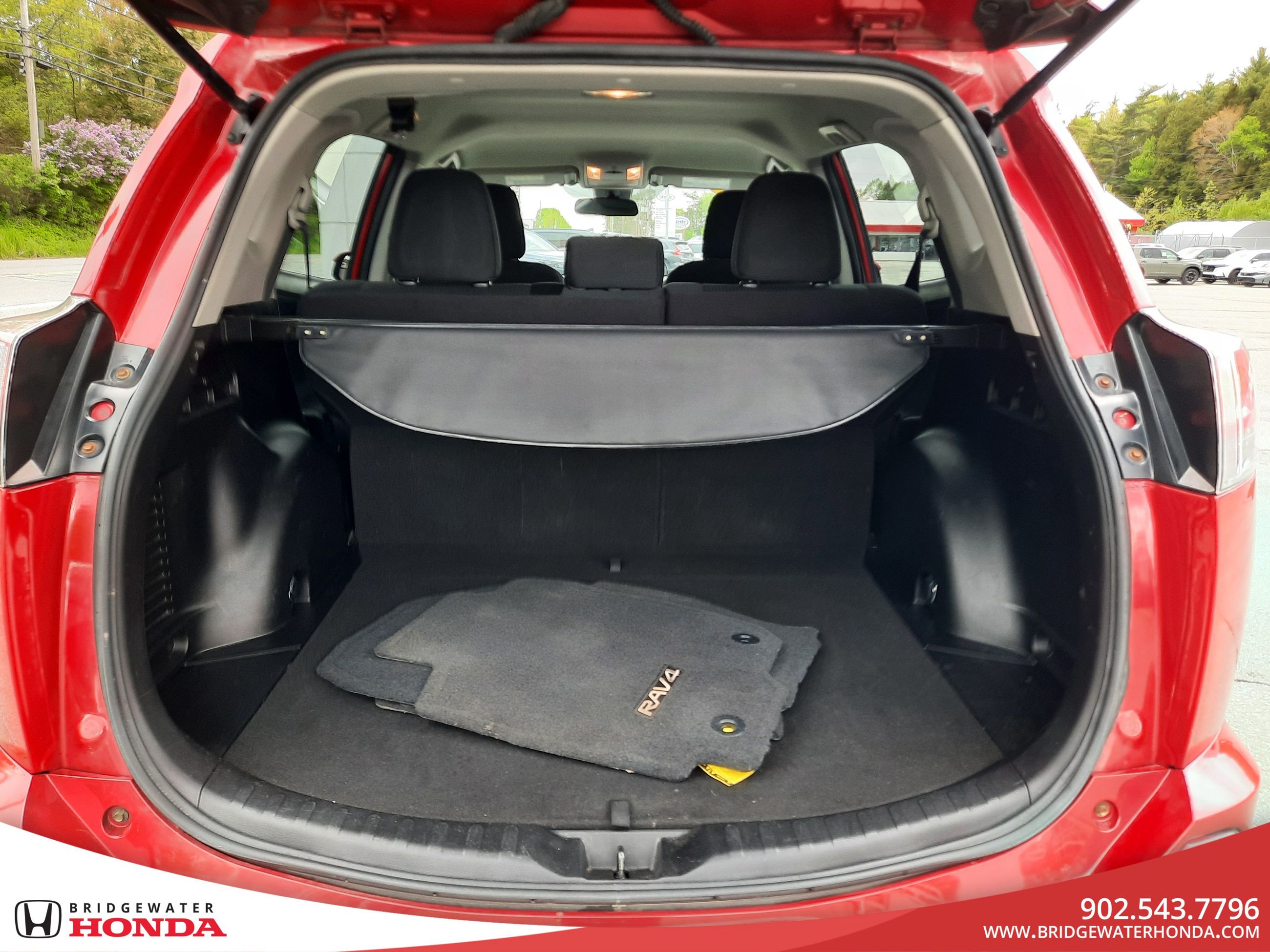 Toyota RAV4 LE 2017-7