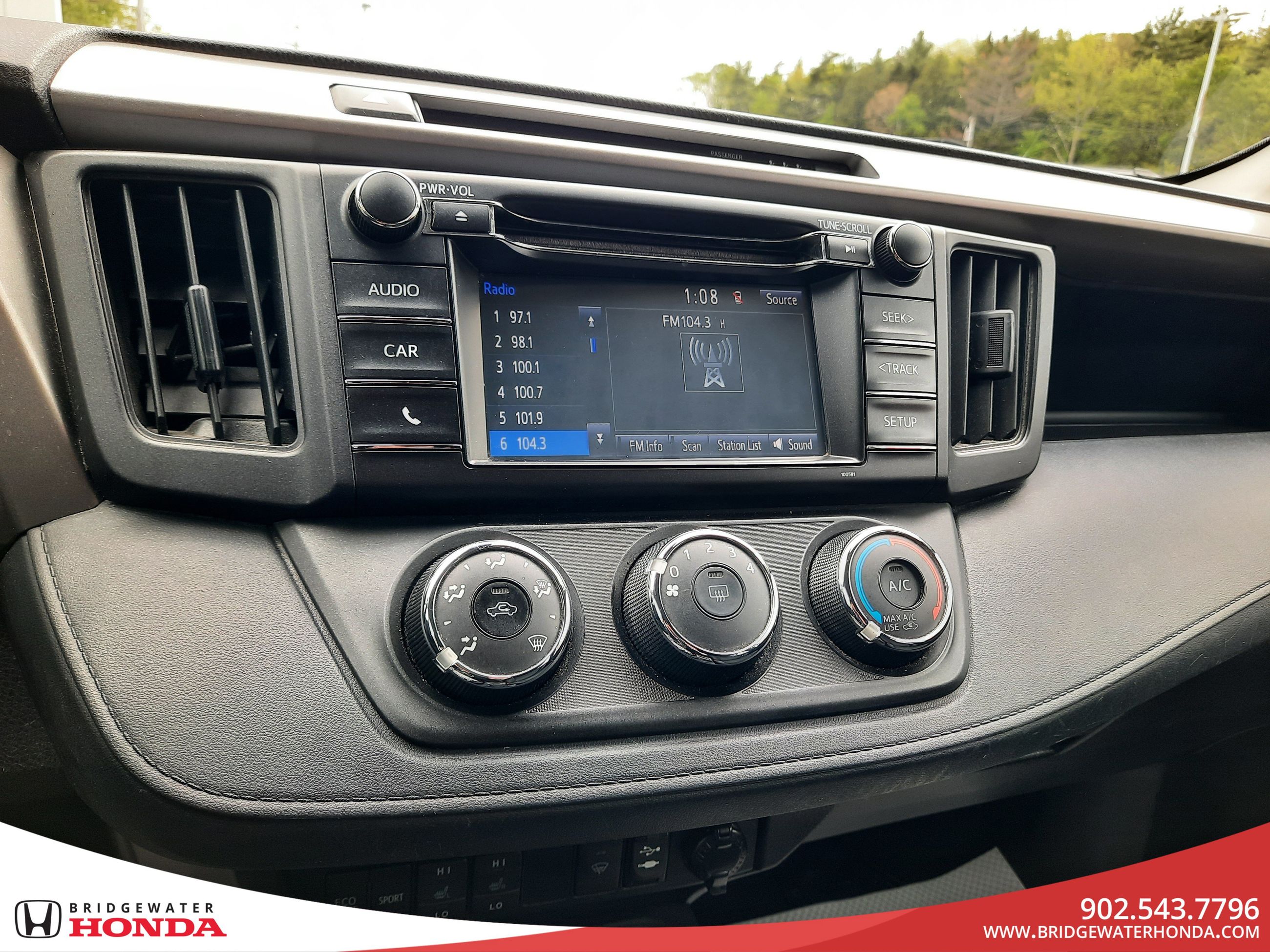 Toyota RAV4 LE 2017-14