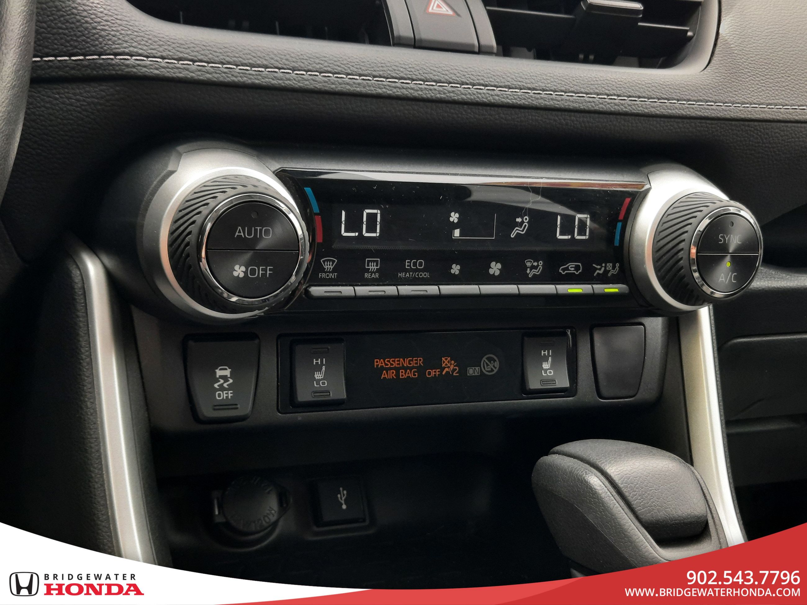 2020 Toyota RAV4 Hybrid XLE-19