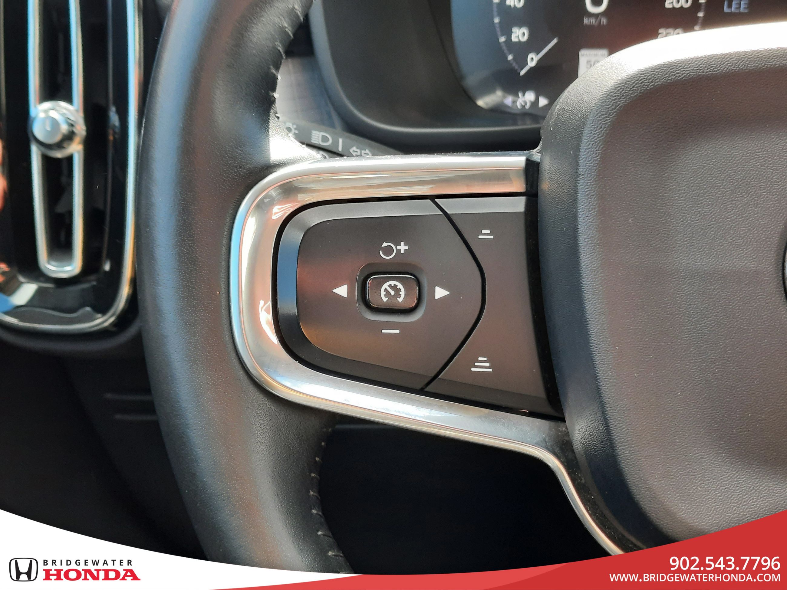 2019 Volvo XC40 Momentum-11