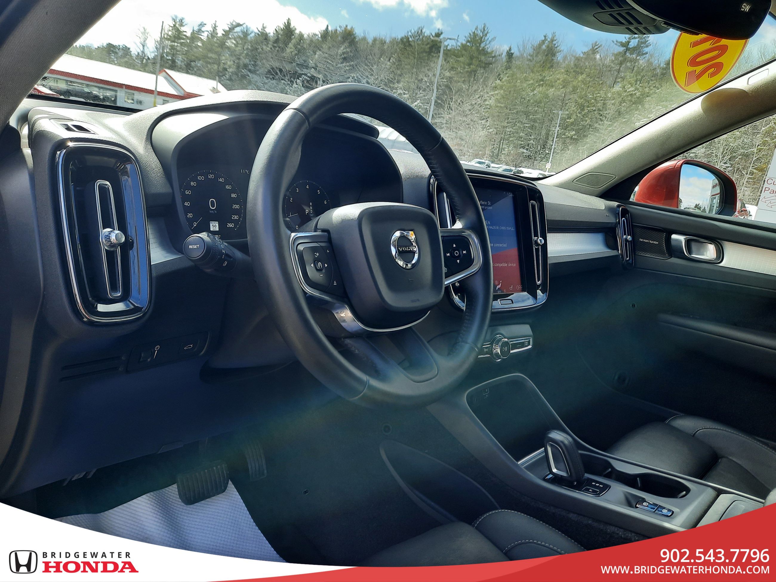 2019 Volvo XC40 Momentum-1