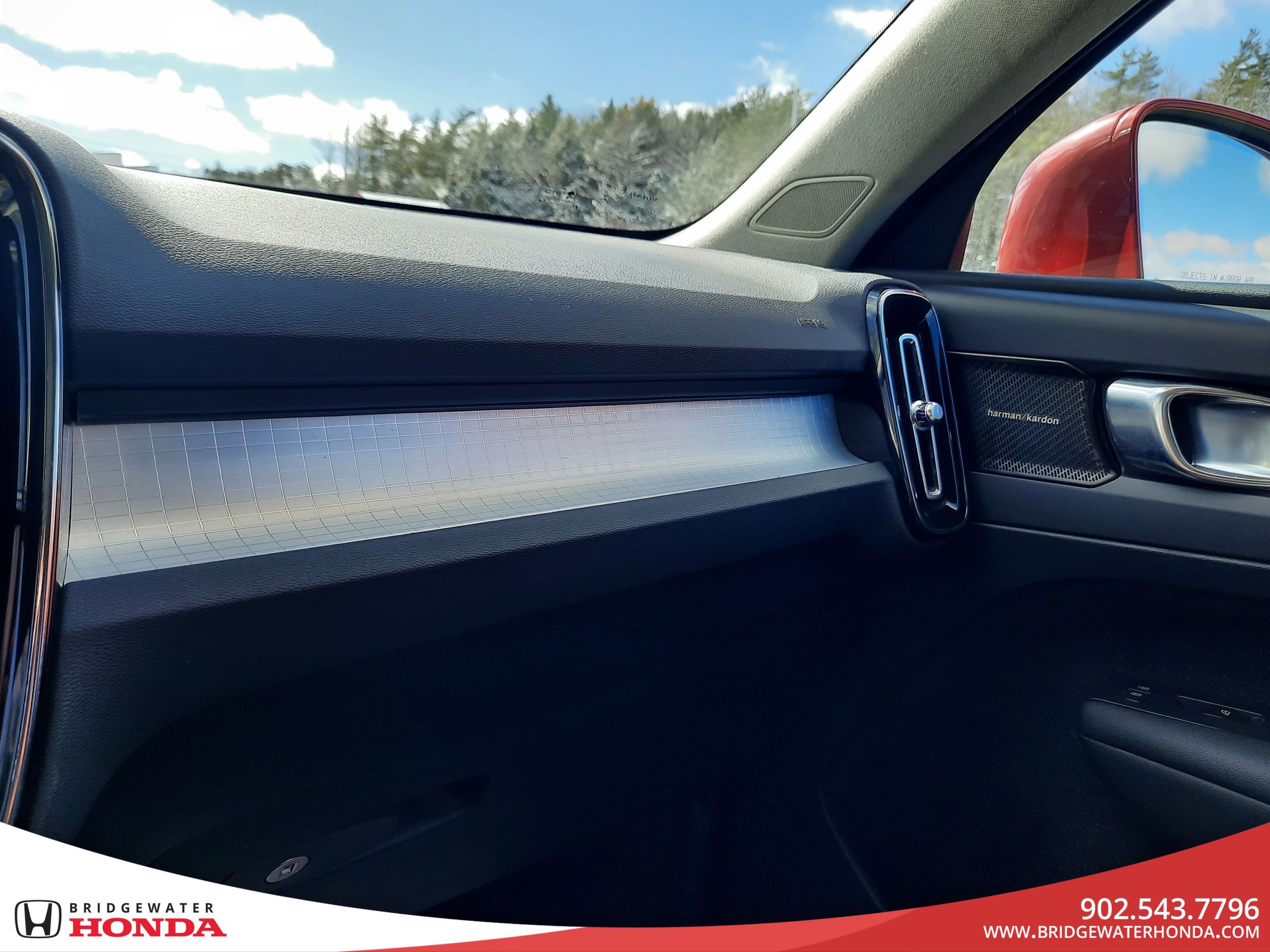 2019 Volvo XC40 Momentum-21