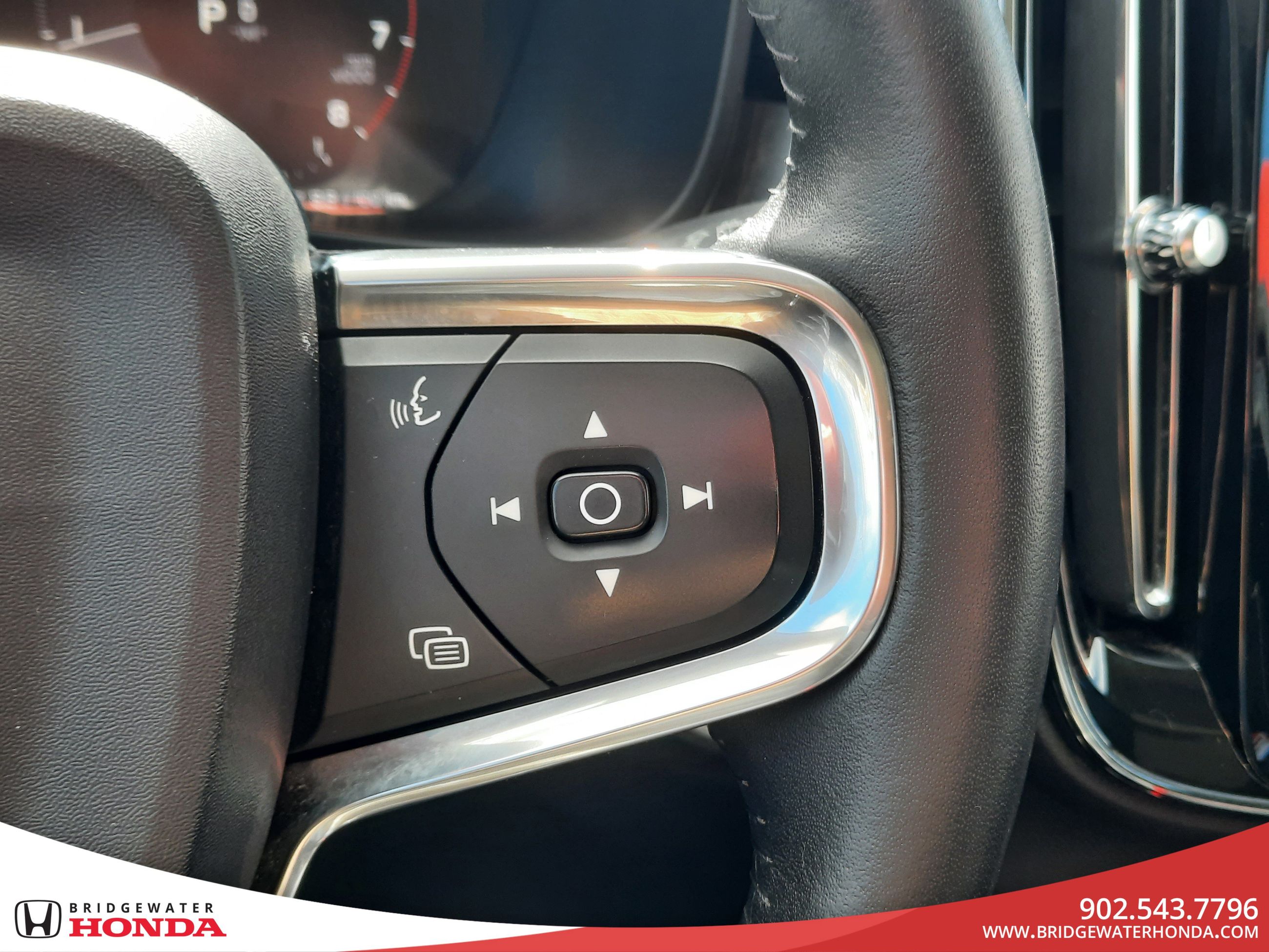 2019 Volvo XC40 Momentum-12